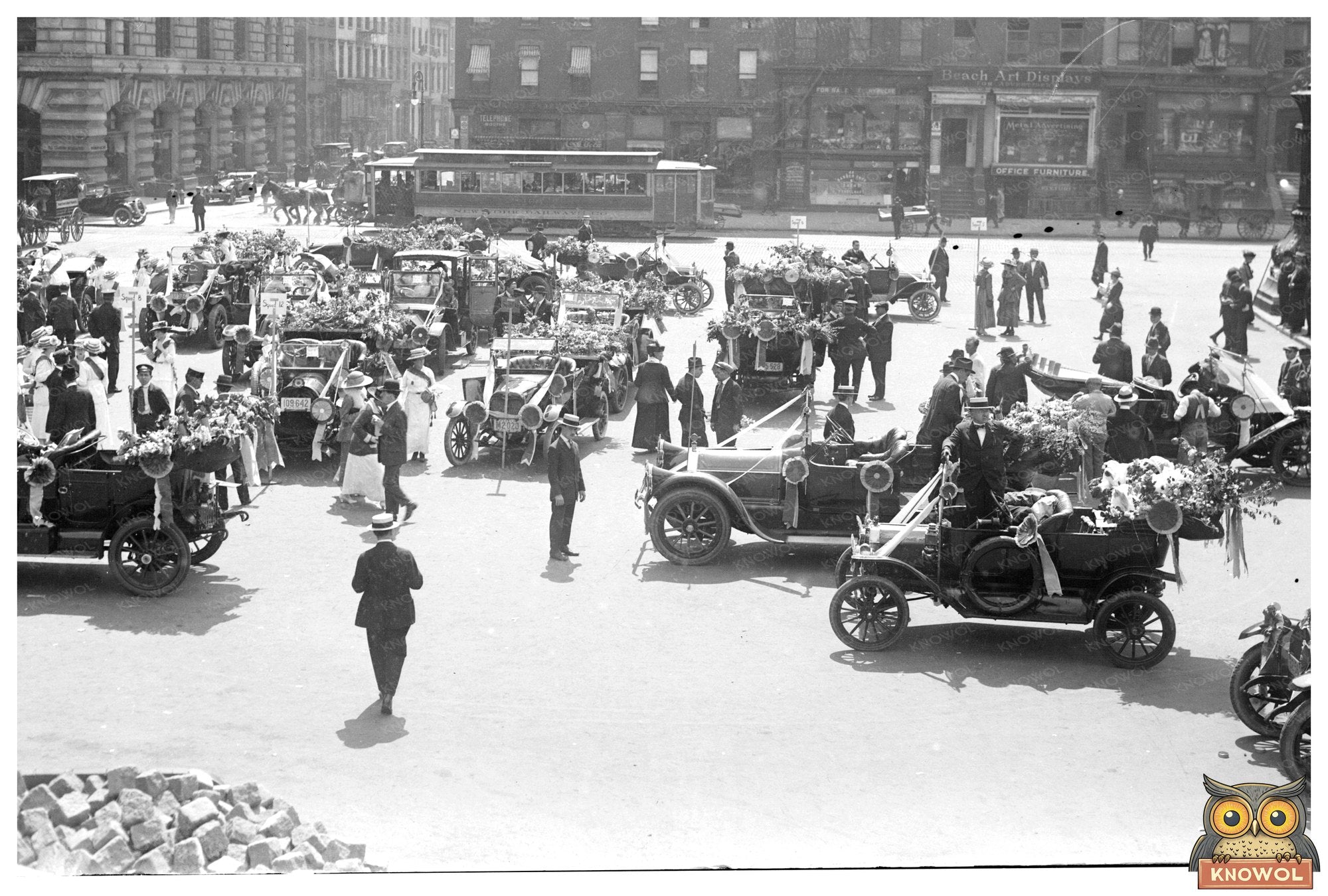 1916 Suffragists Fundraising with Flower Sales