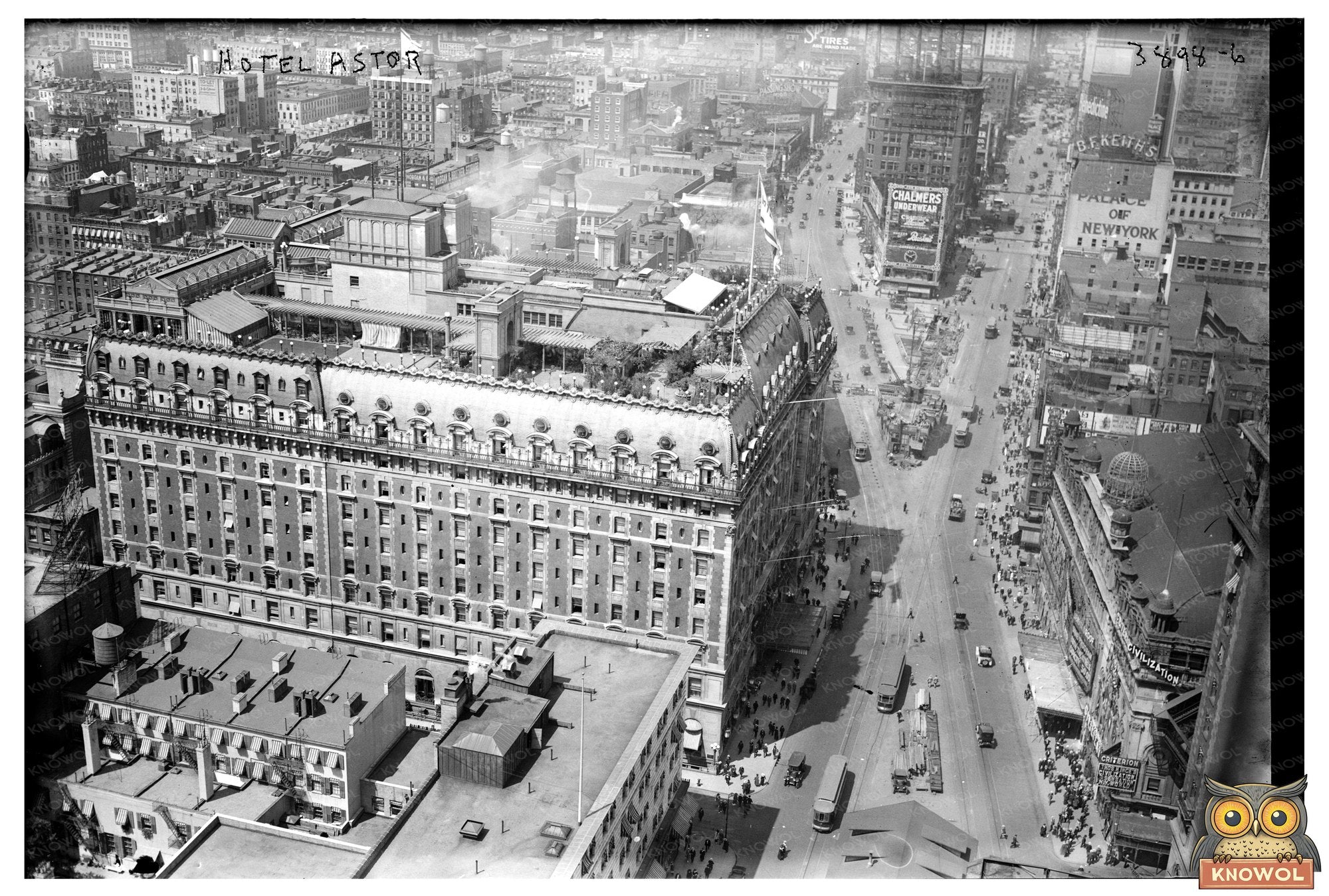 “Historic Hotel Astor: NYC’s Glamourous 1920s Era”