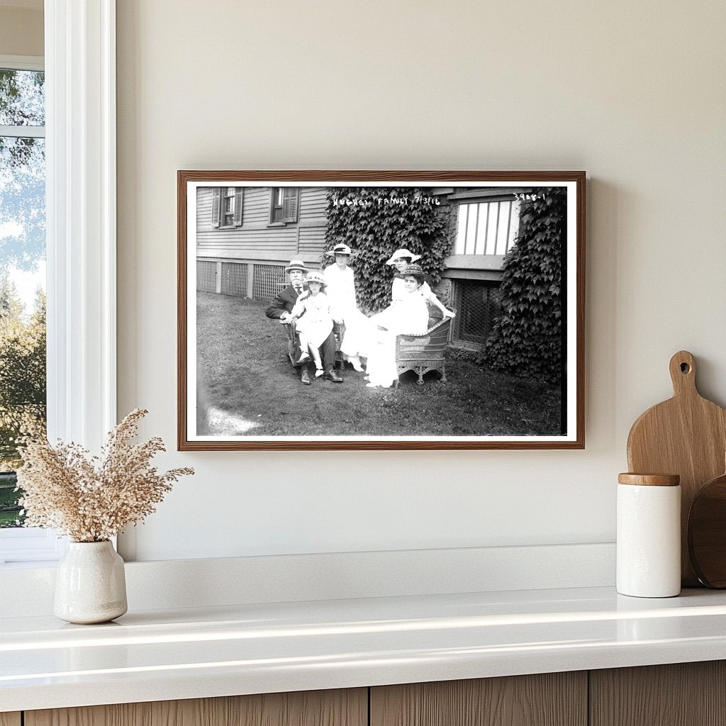 1916 Family Portrait: A Glimpse into Early America