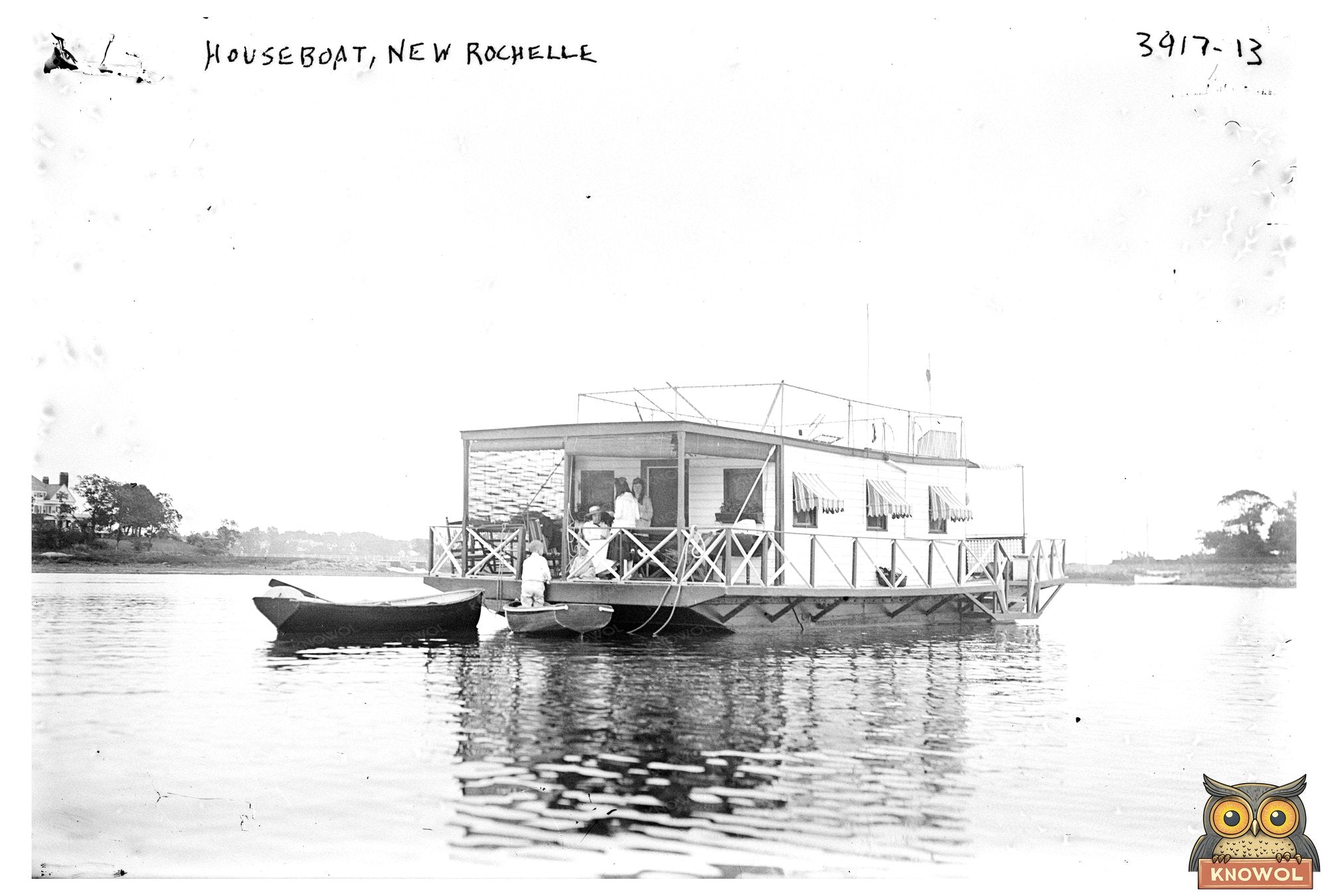 Charming 1910s Houseboat in New Rochelle Harbor