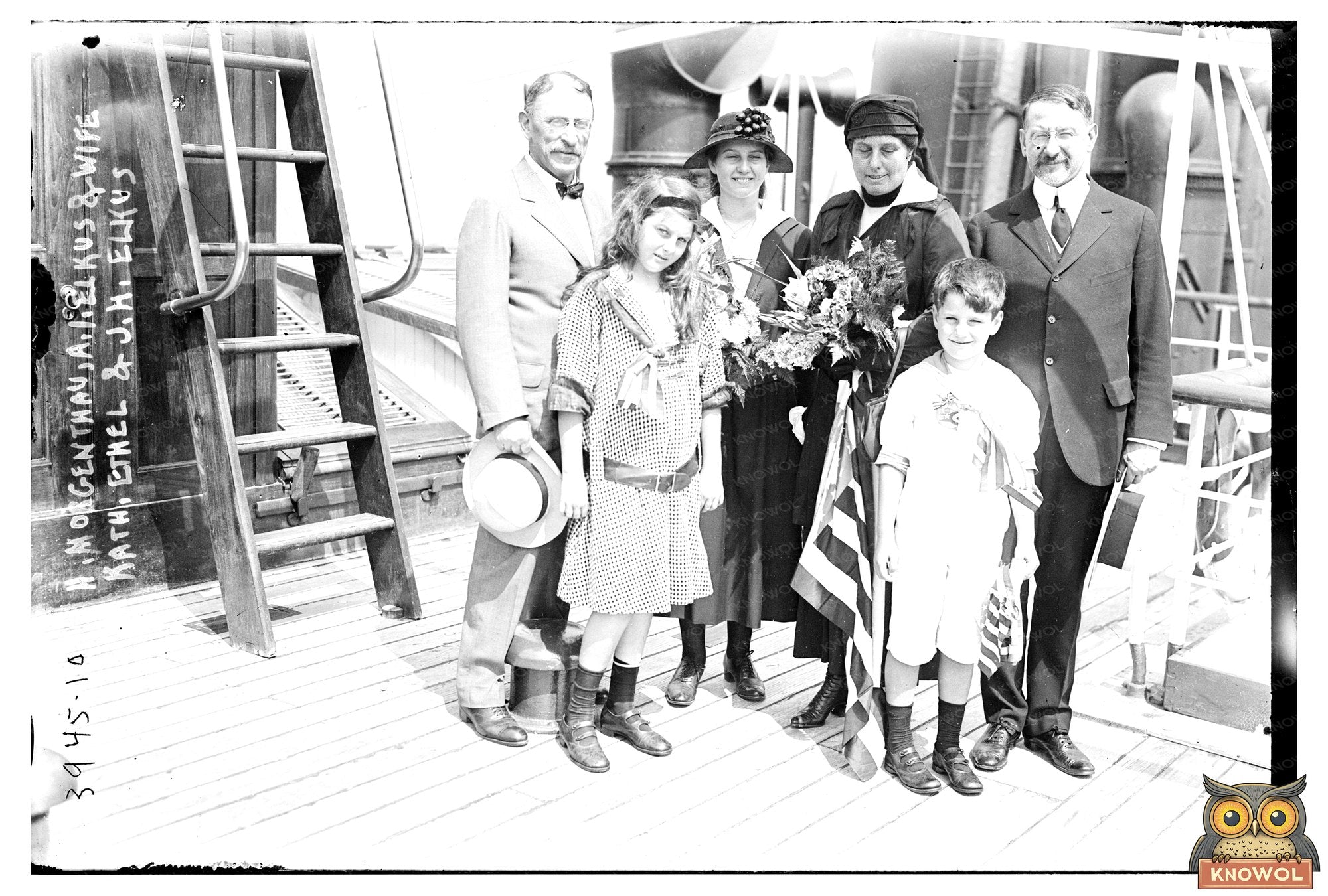 Social Quintet: 1910s Gathering of Influential Families