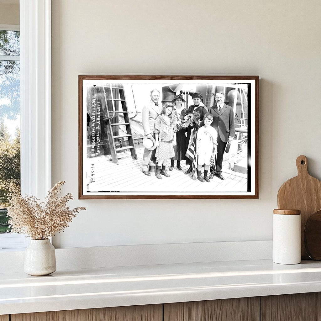 Social Quintet: 1910s Gathering of Influential Families