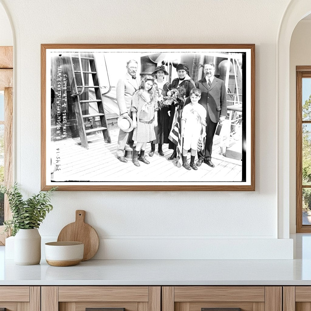 Social Quintet: 1910s Gathering of Influential Families