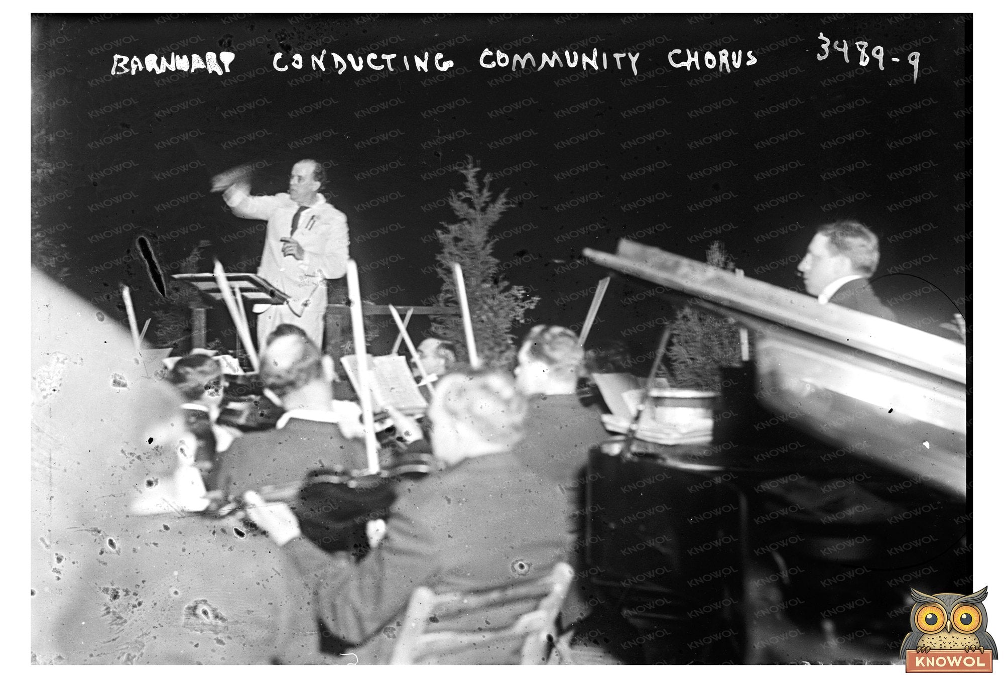 1920s Community Chorus Conducted with Passion