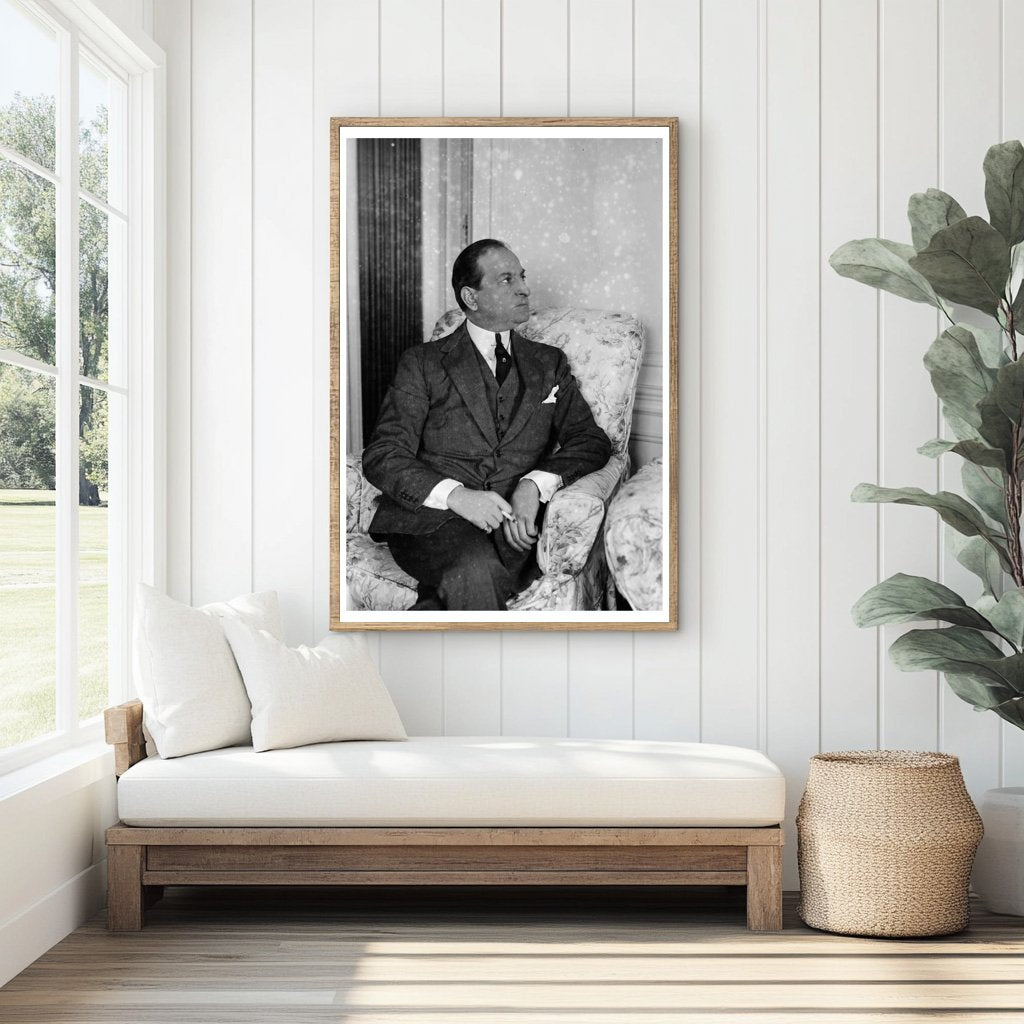 Vintage Portrait: A Glimpse into Early 20th Century Life