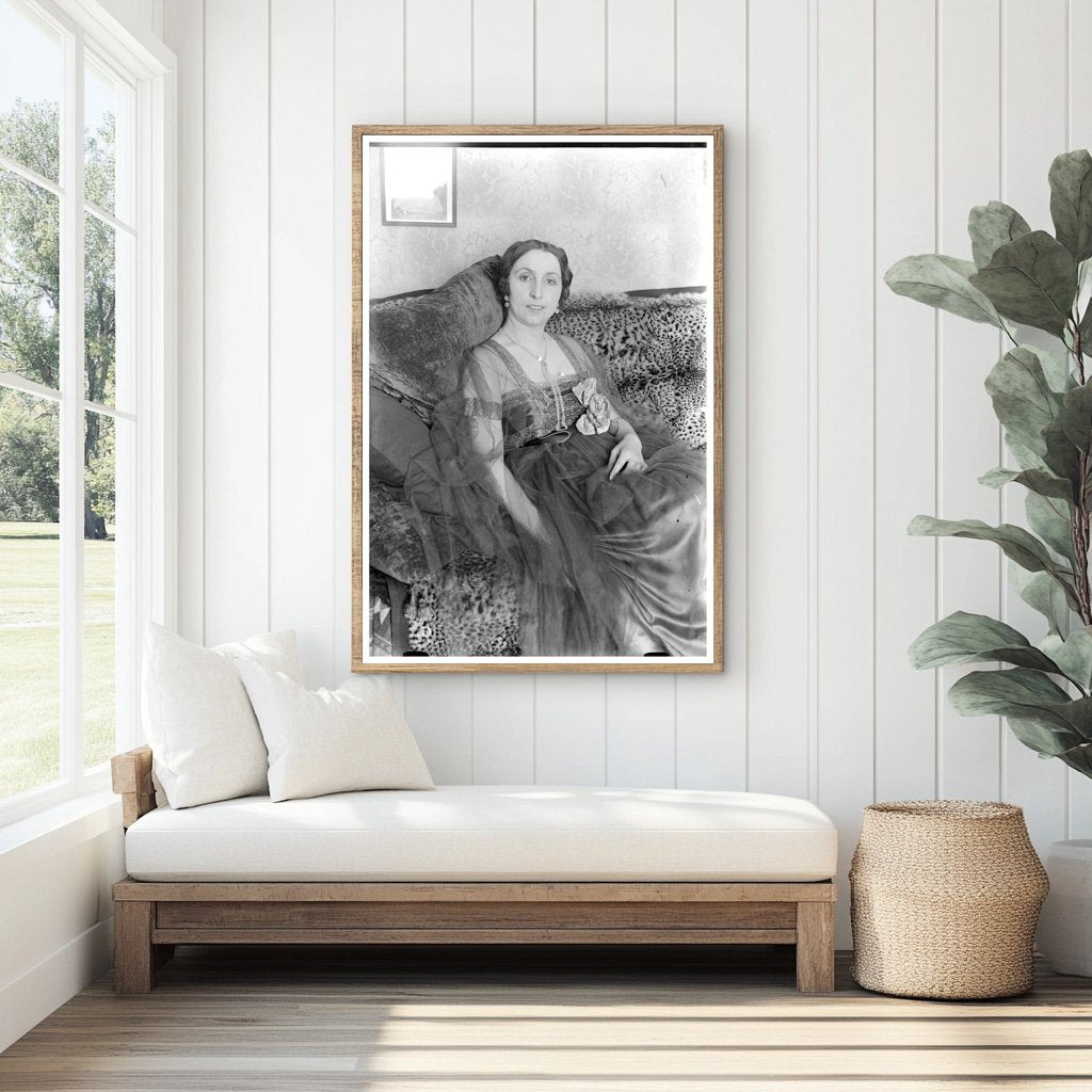 Elegant Opera Star Galli-Curci in 1917 Glass Negative