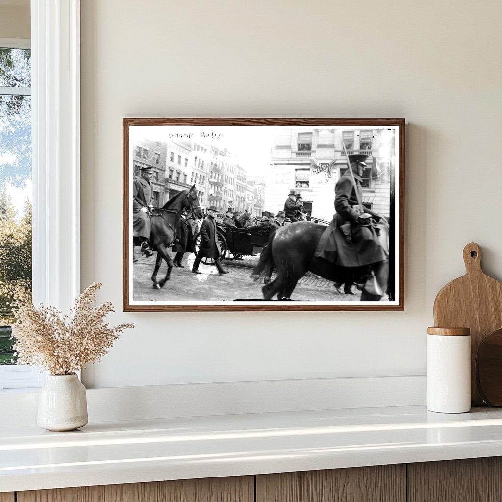 1917 Family Portrait: A Glimpse into American Life