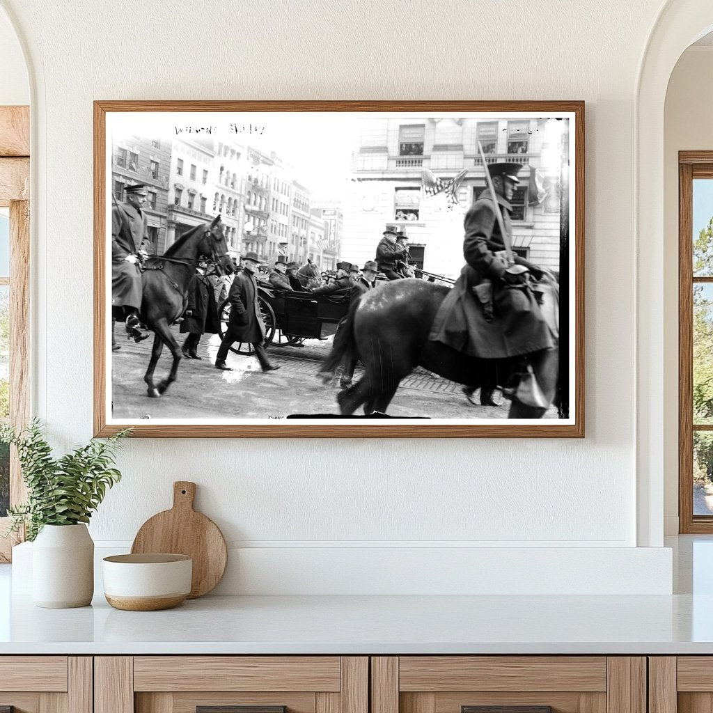 1917 Family Portrait: A Glimpse into American Life