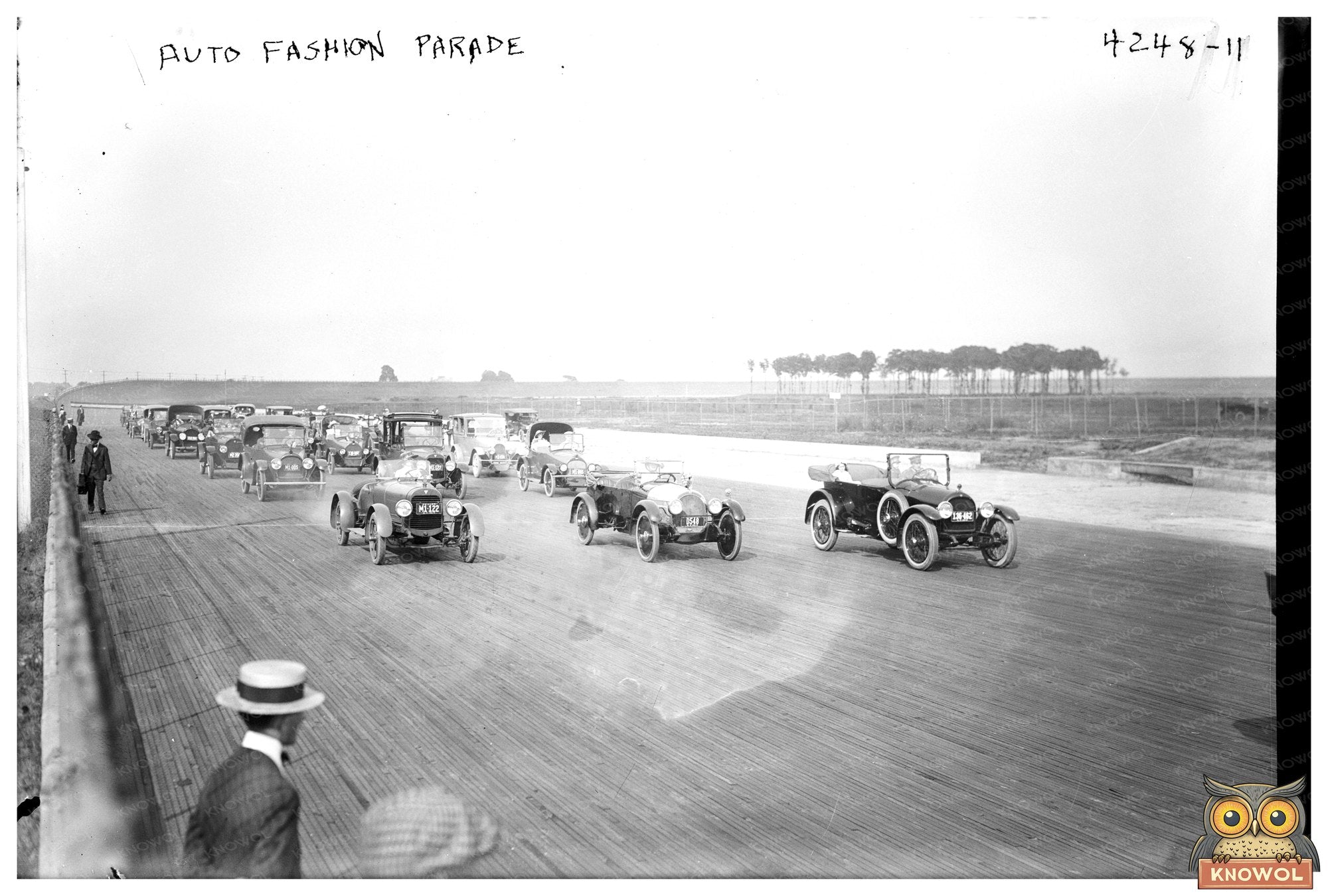 1917 Auto Fashion Parade: Style Meets Innovation