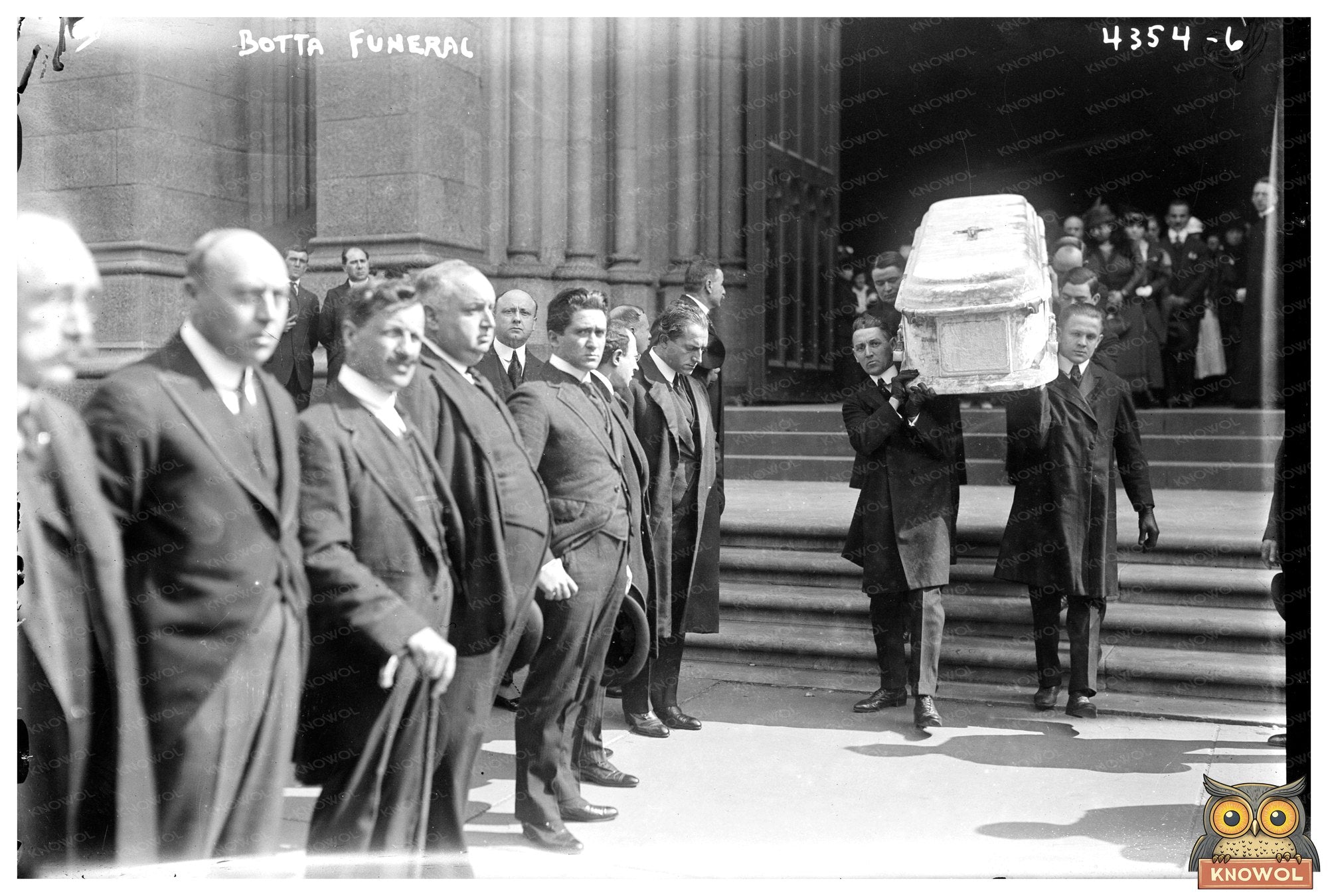 1917 Funeral Service: A Moment of Mourning and Remembrance