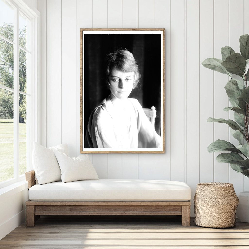 Elegant Portrait of a 1920s Woman in Vintage Attire