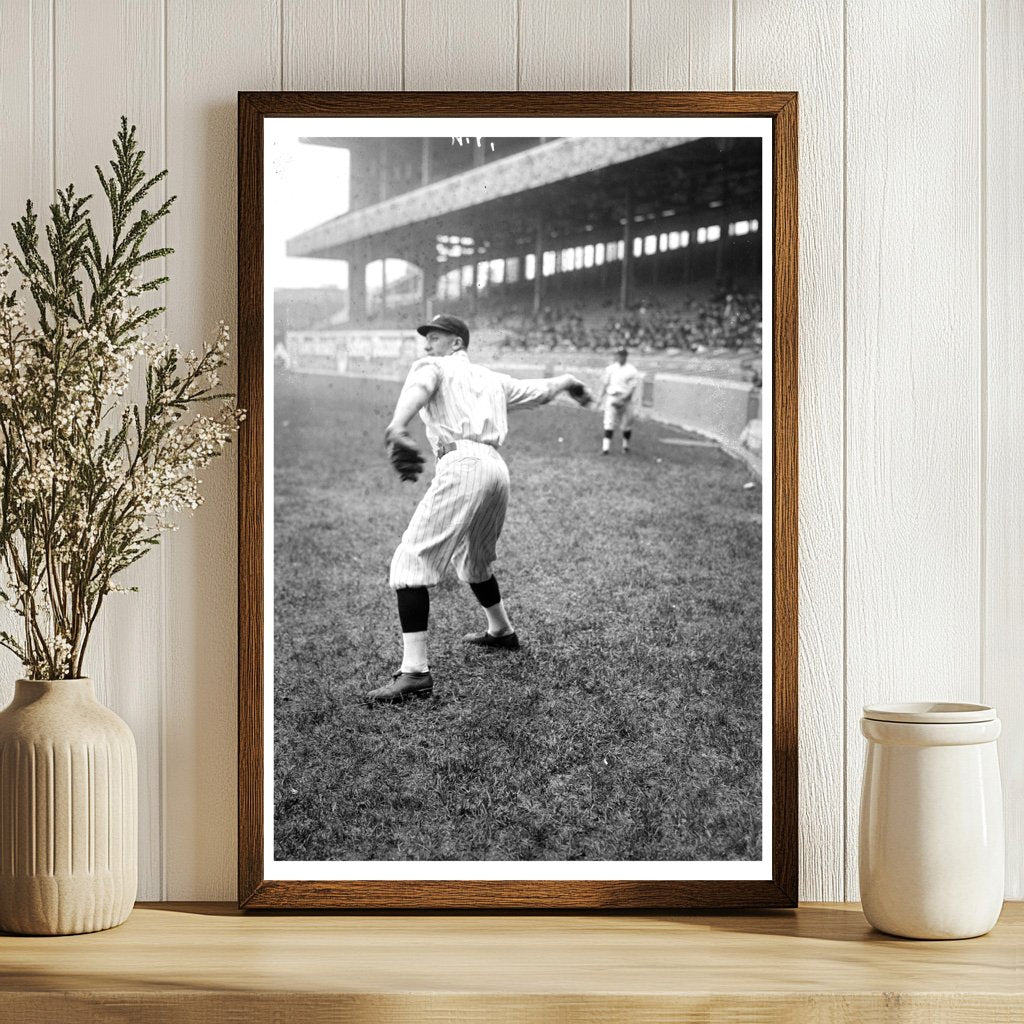 1918 Vintage Baseball Star Del Pratt in Action