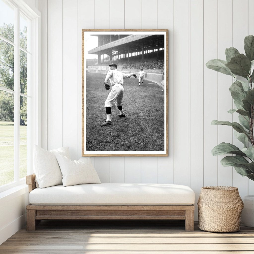 1918 Vintage Baseball Star Del Pratt in Action