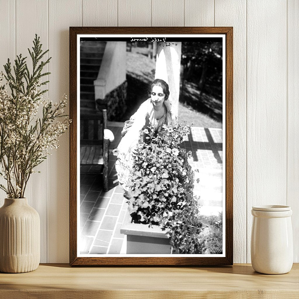 Vintage Portrait of Iconic Soprano from the 1910s