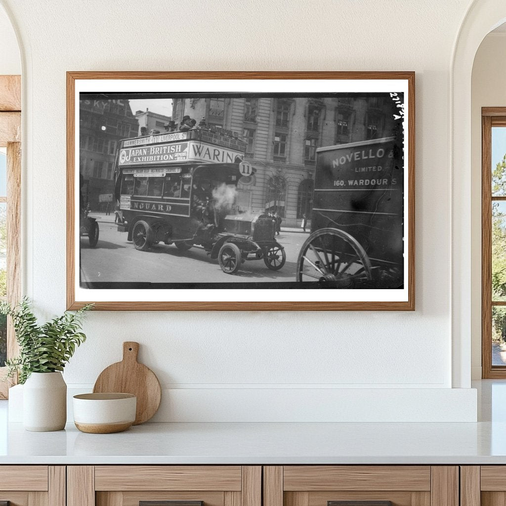 Vintage London Motor Bus: 1915-1920 Urban Transport