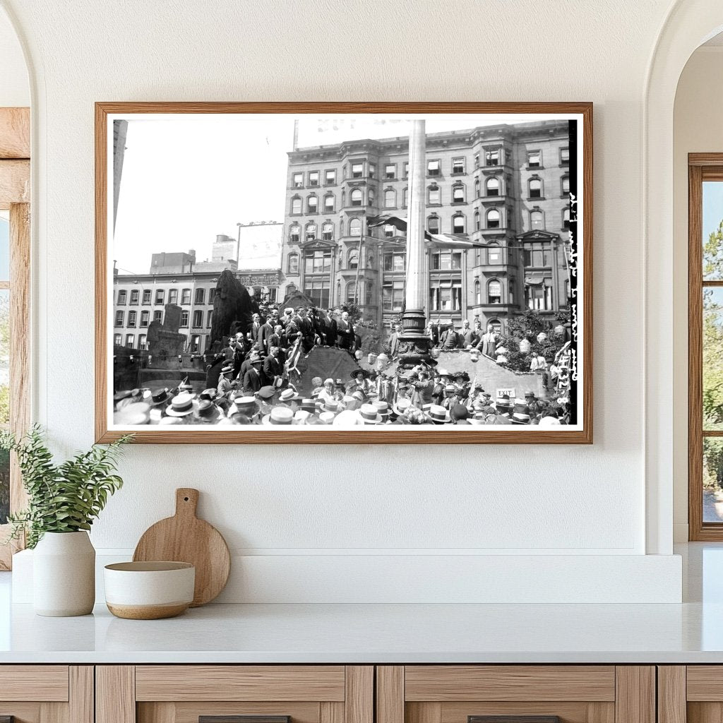 1918 Italian Festa: Captivating Opera Chorus Performance