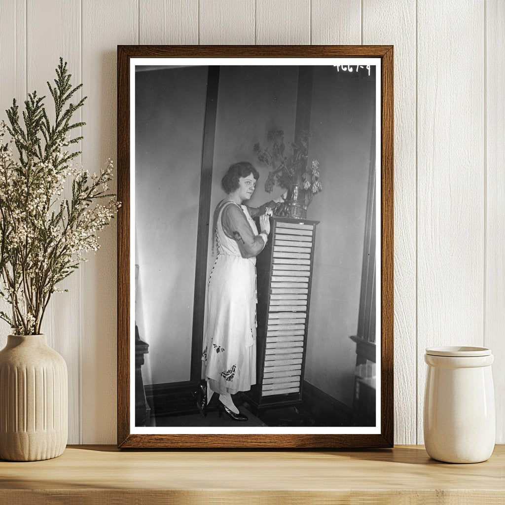 1920s Elegance: Captivating Portrait of Dietrich