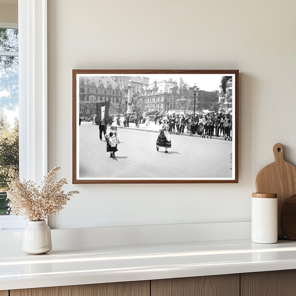 1918 Independence Day Celebration in Full Swing