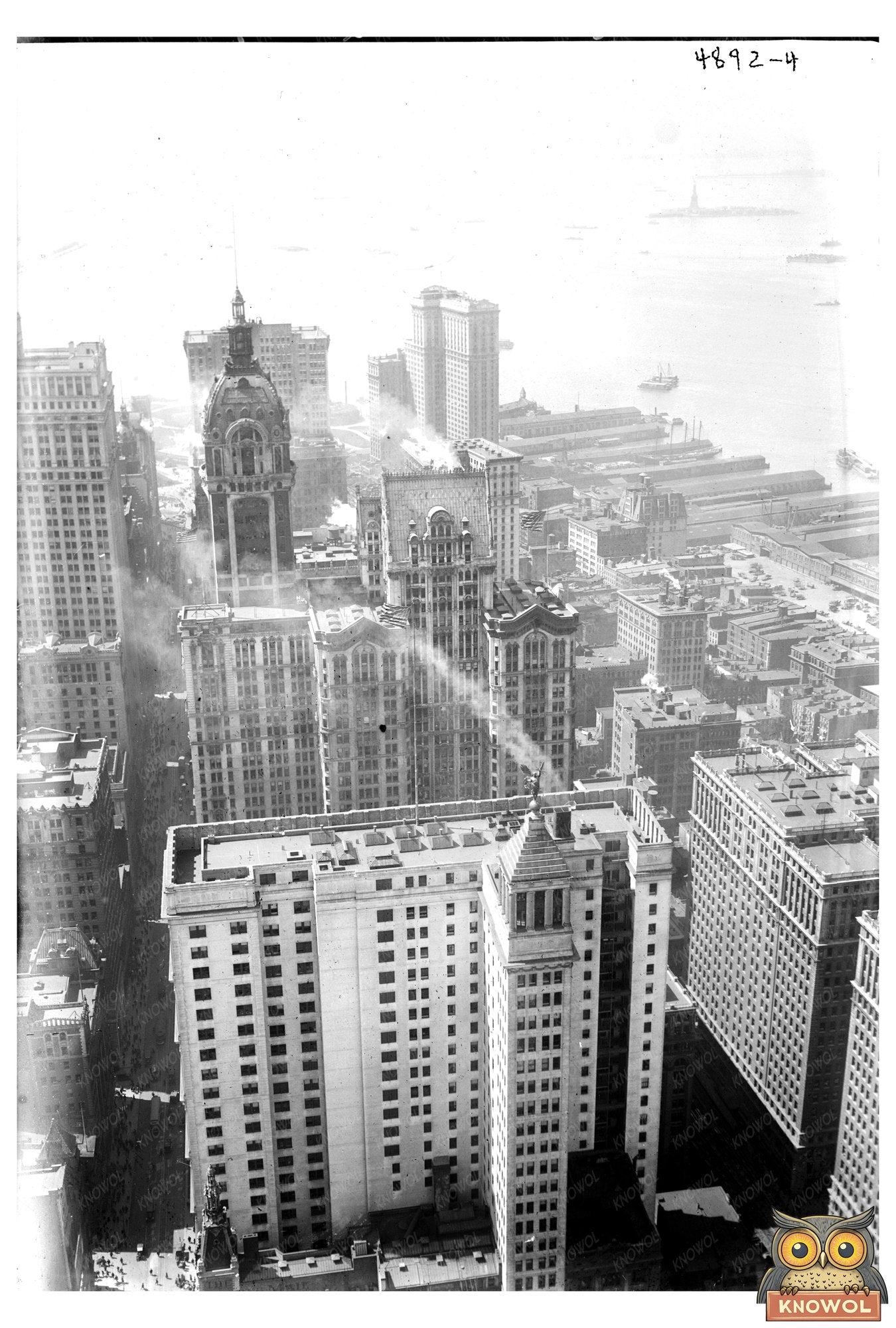 Art Deco Elegance: Woolworth Building Details, 1915-1920