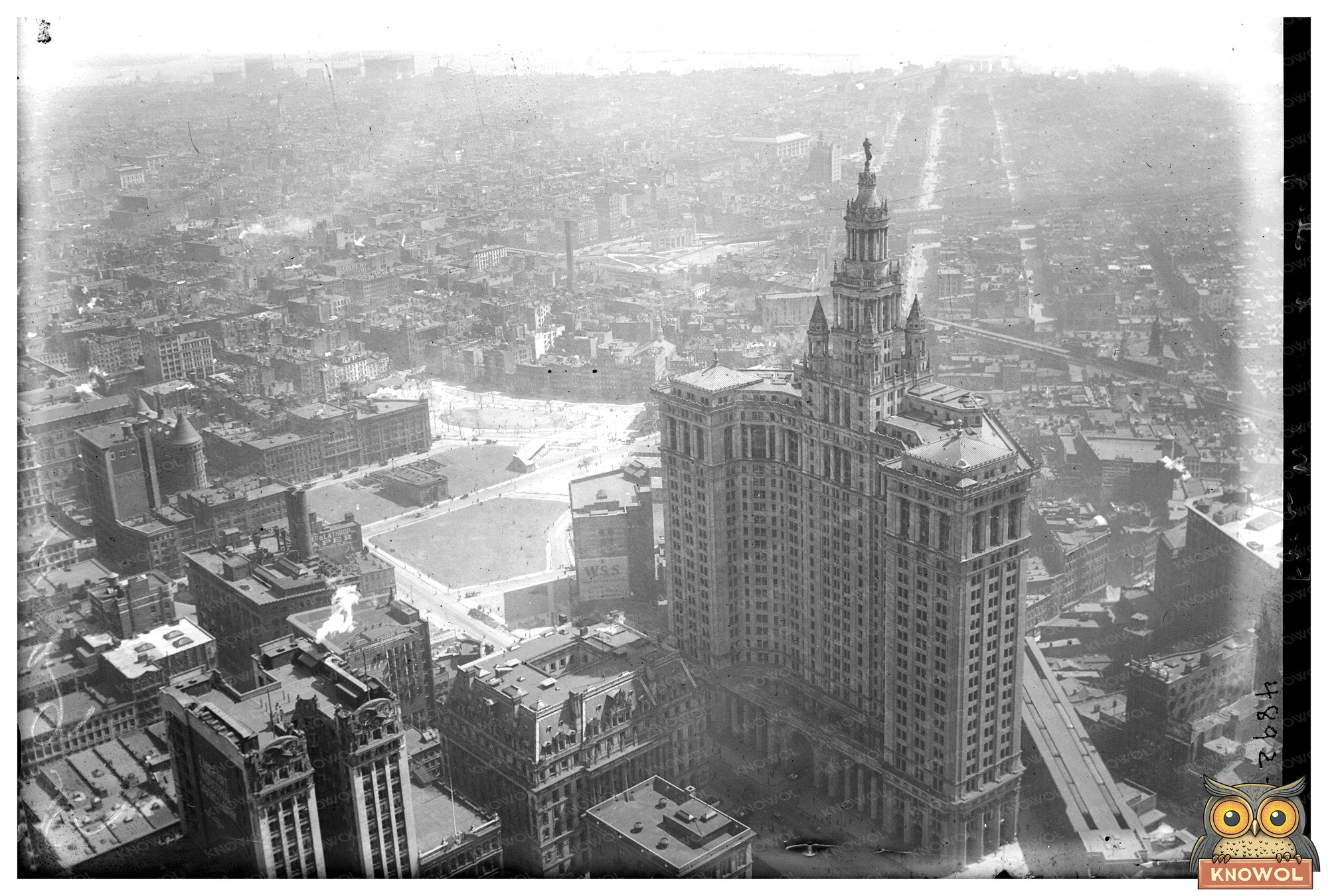 Majestic Woolworth Building: Early 20th Century Icon