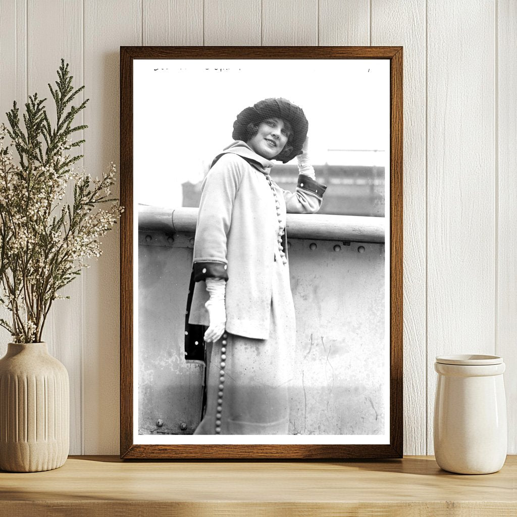 1920s Glamour: Justine Johnstone in Vintage Portrait