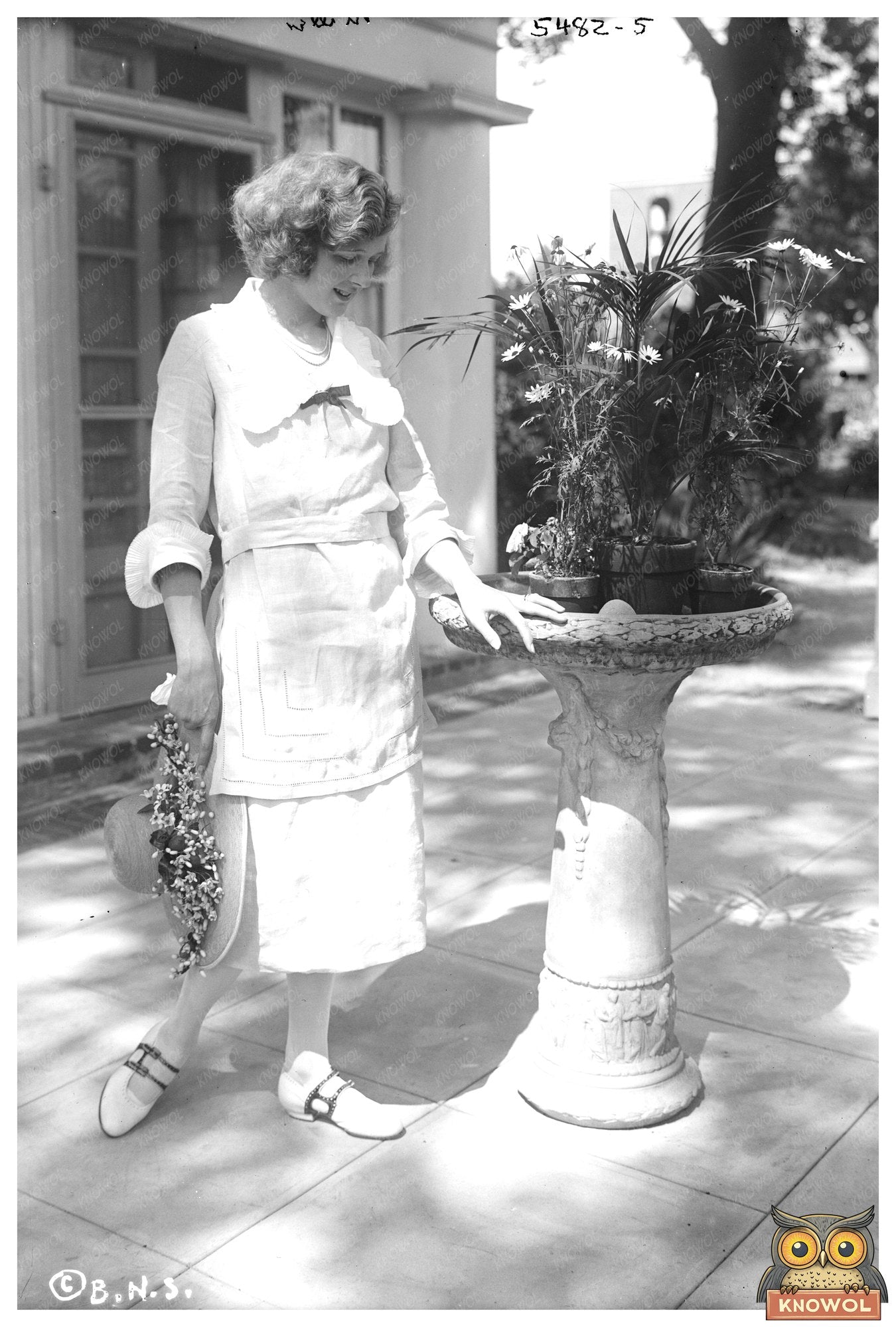 1920s Mill Worker Captured in Daily Labor