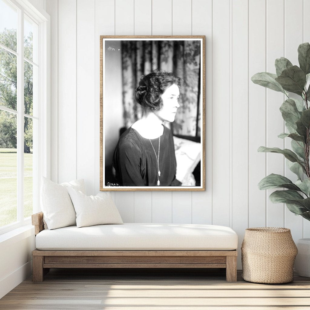 Iconic 1920s Portrait of Eva Le Gallienne