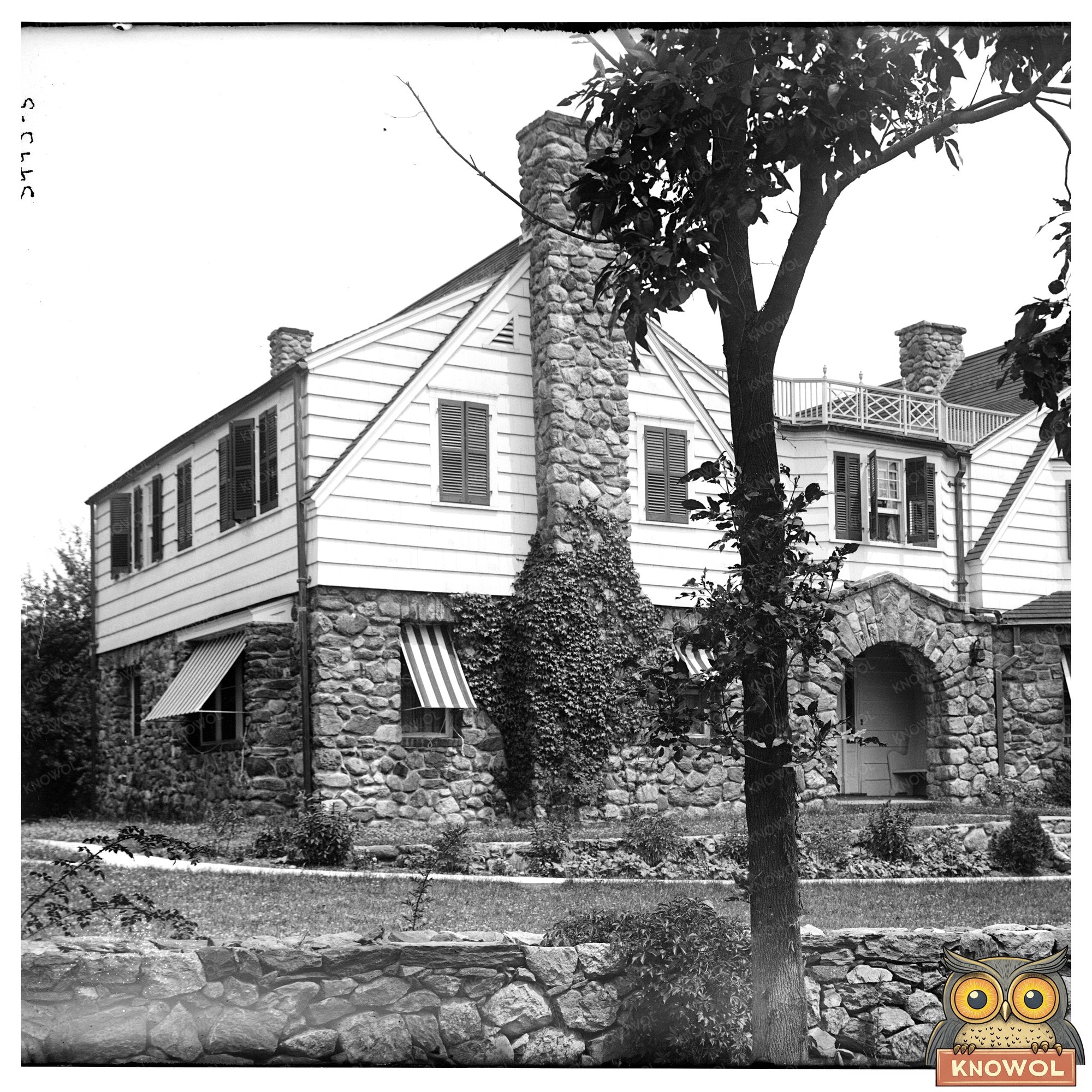 Charming Early 20th-Century Harrold House Photo