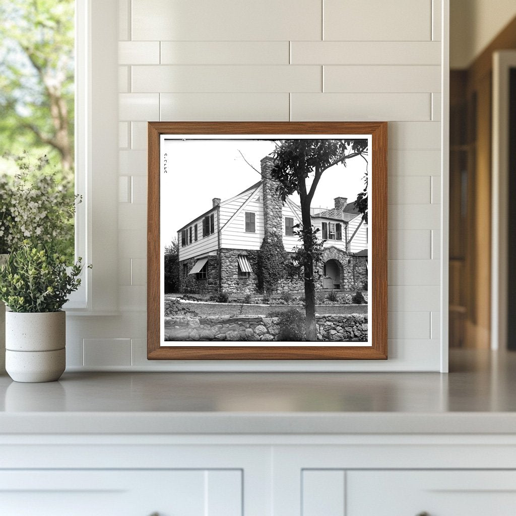 Charming Early 20th-Century Harrold House Photo