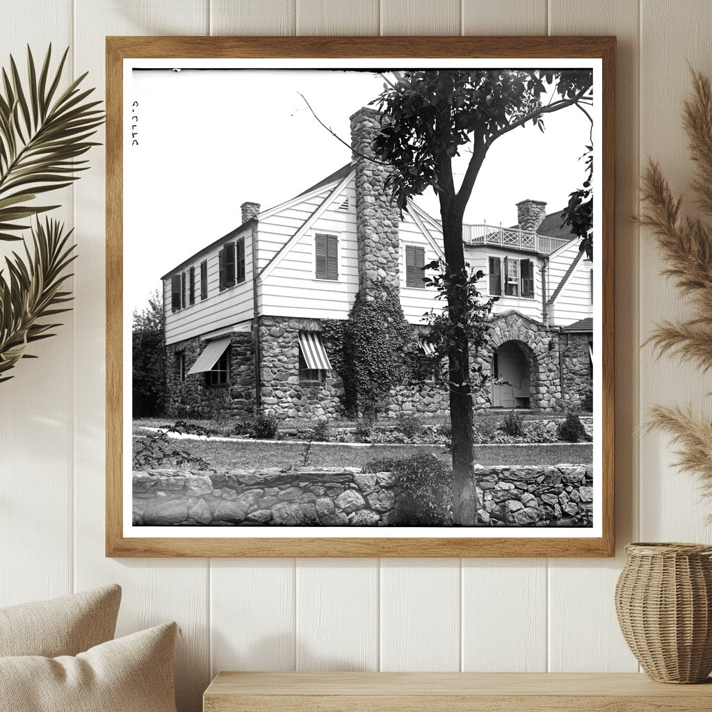 Charming Early 20th-Century Harrold House Photo