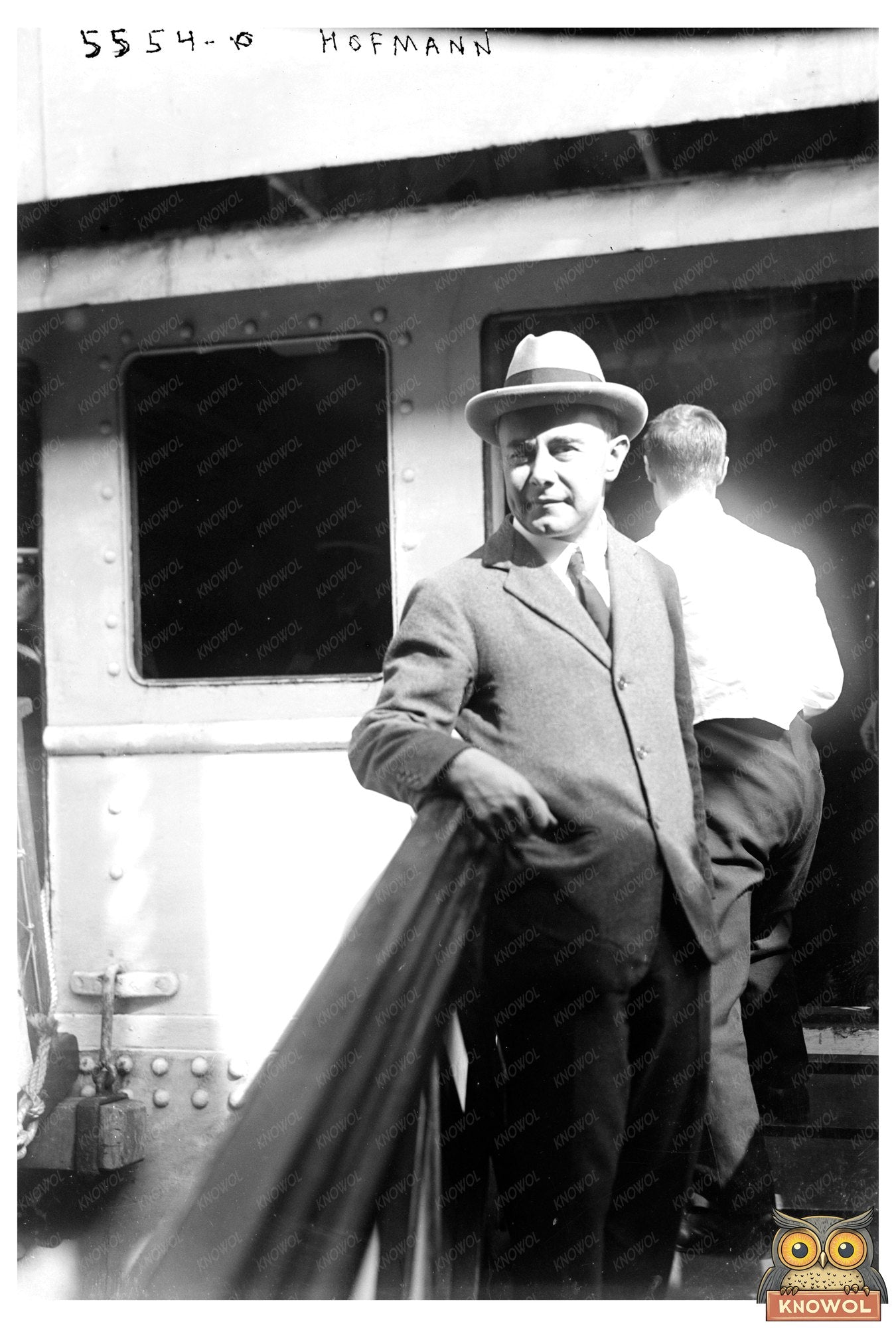 1920s Portrait of a Vintage City Life Scene