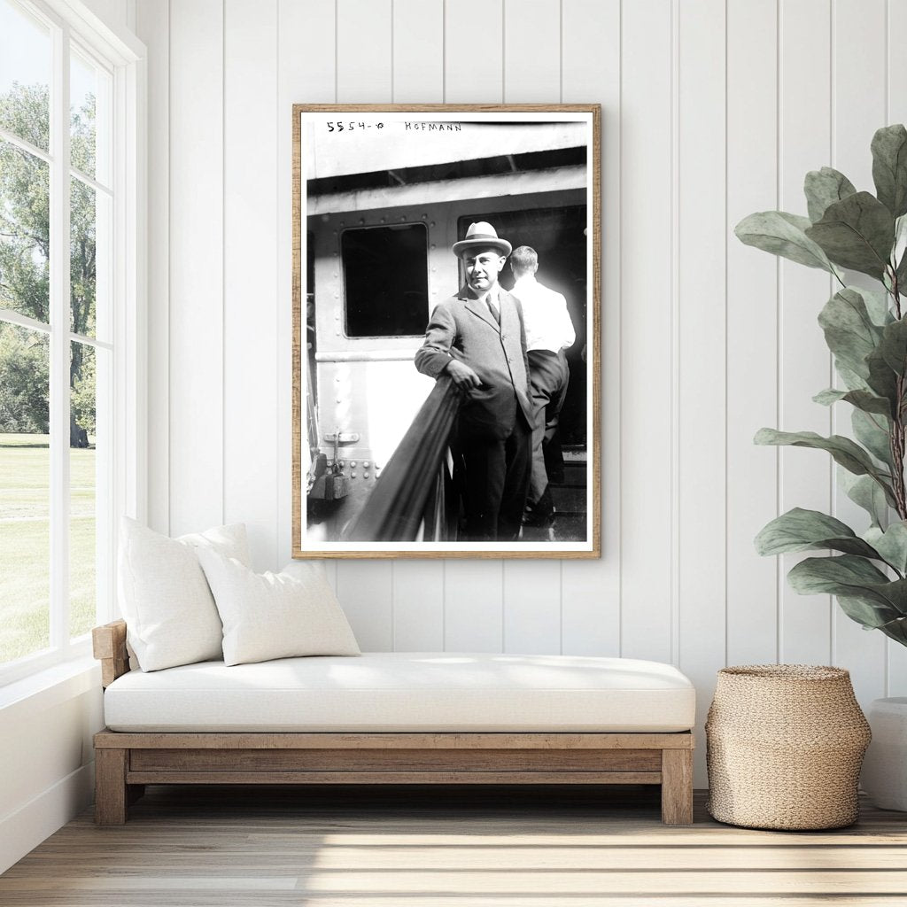 1920s Portrait of a Vintage City Life Scene