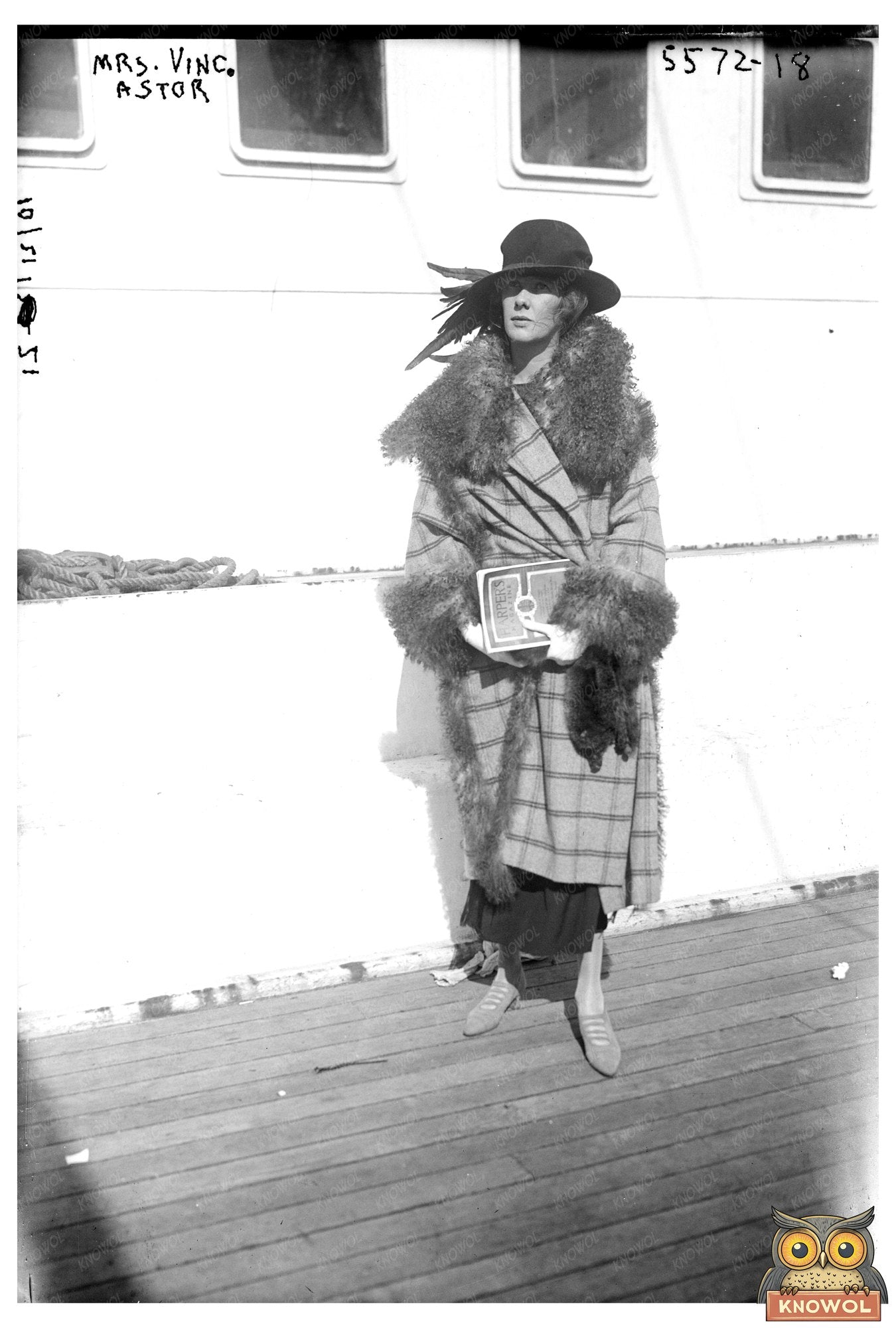 Elegant Socialite in 1920s Glamour Portrait