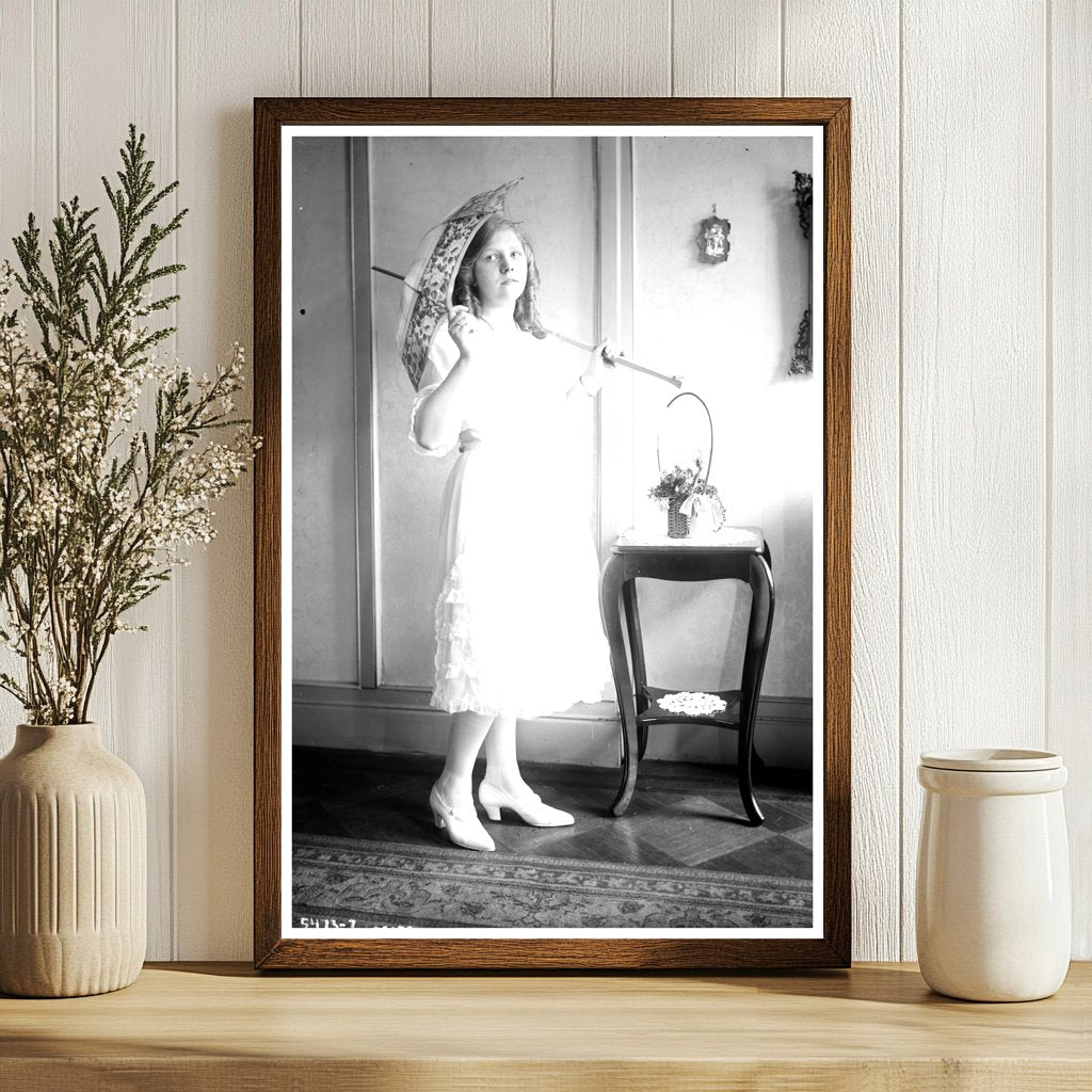 1920s Newsroom Snapshot: Pivotal Moments Captured