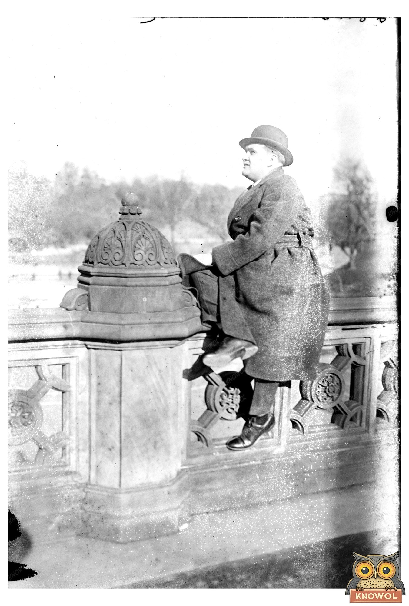 1920s Charm: Timeless Capture of Chamlees Essence