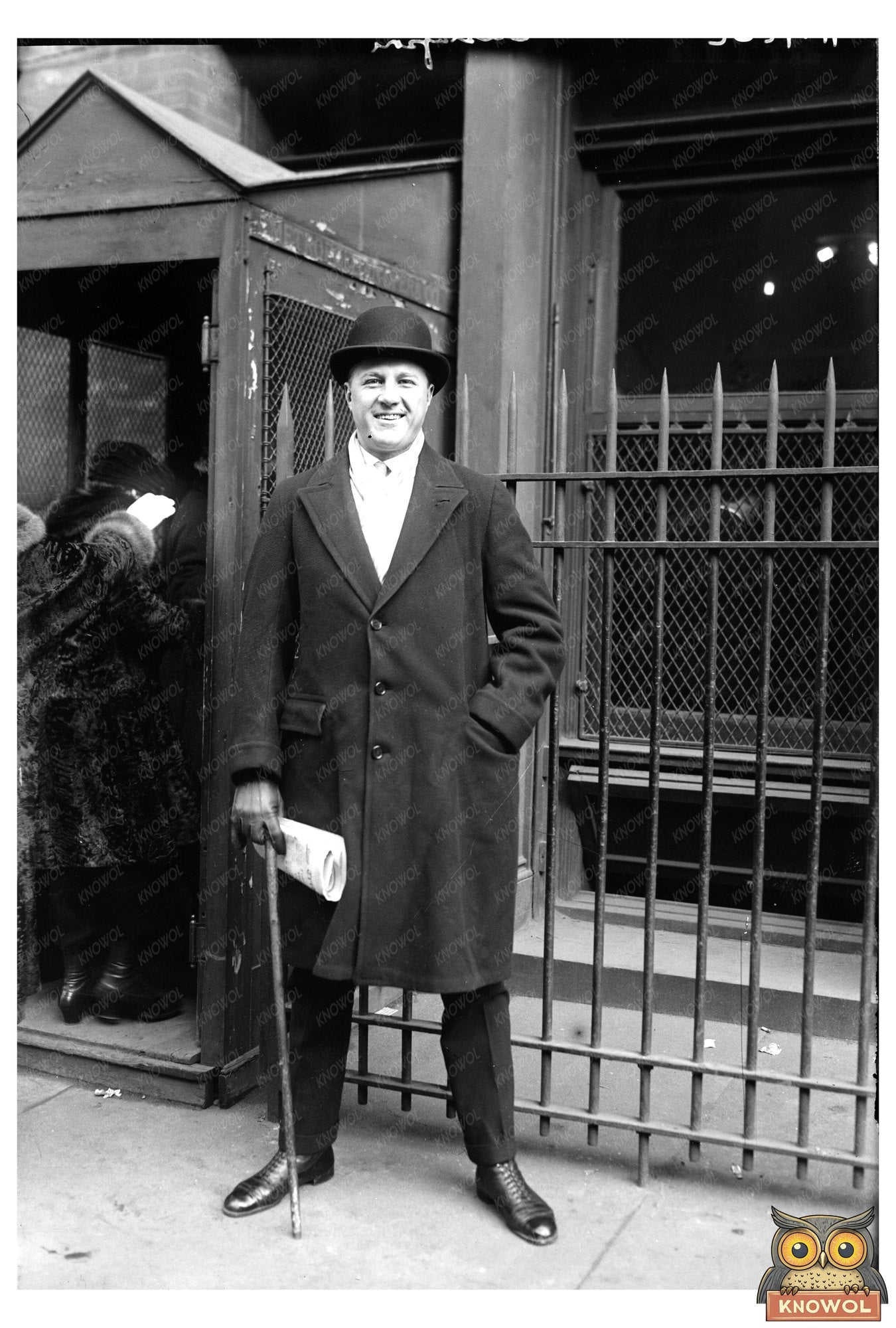 1920s Street Scene: A Snapshot of Early Urban Life