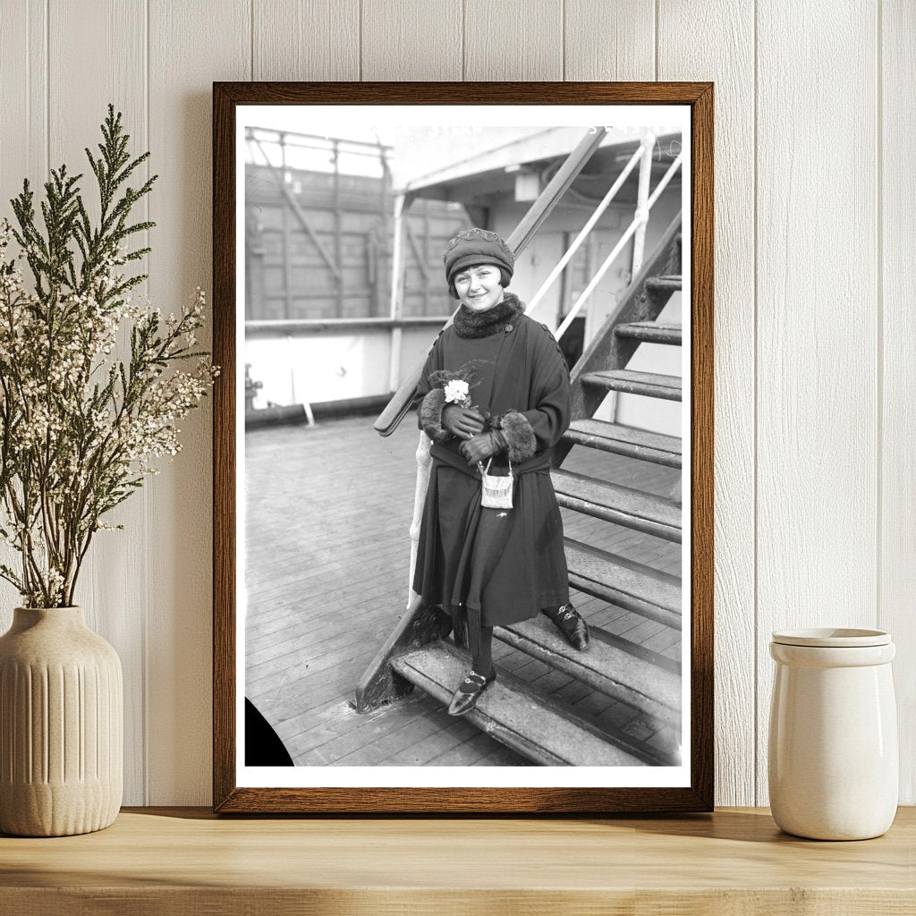 1920s Elegance: Fashion Portrait of Florence Stern