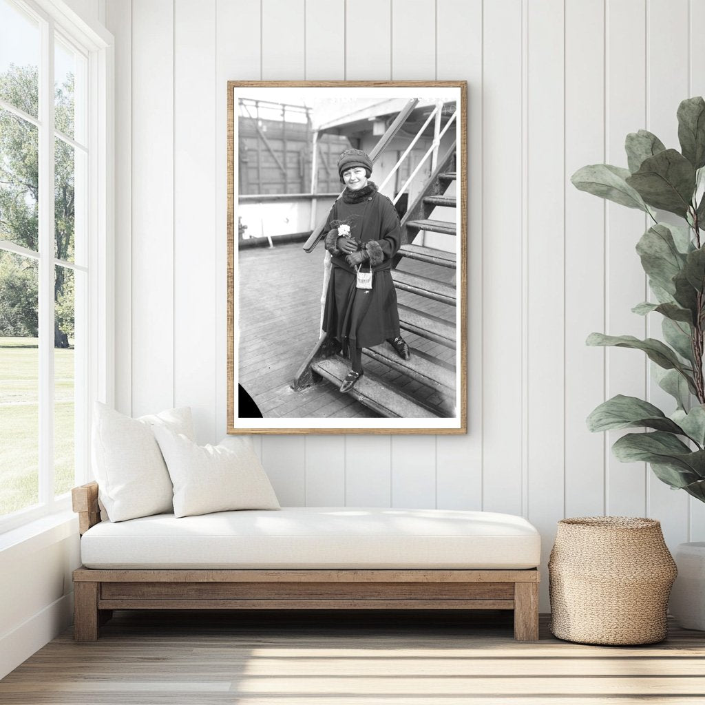 1920s Elegance: Fashion Portrait of Florence Stern