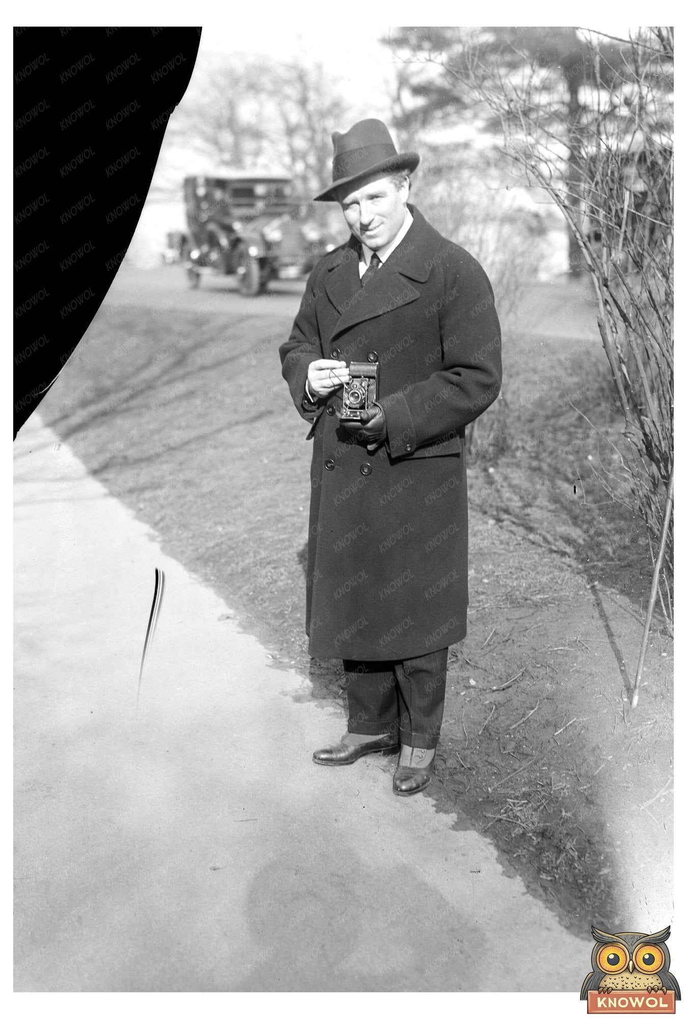 1920s Vintage Elegance: Timeless Martinelli Portrait