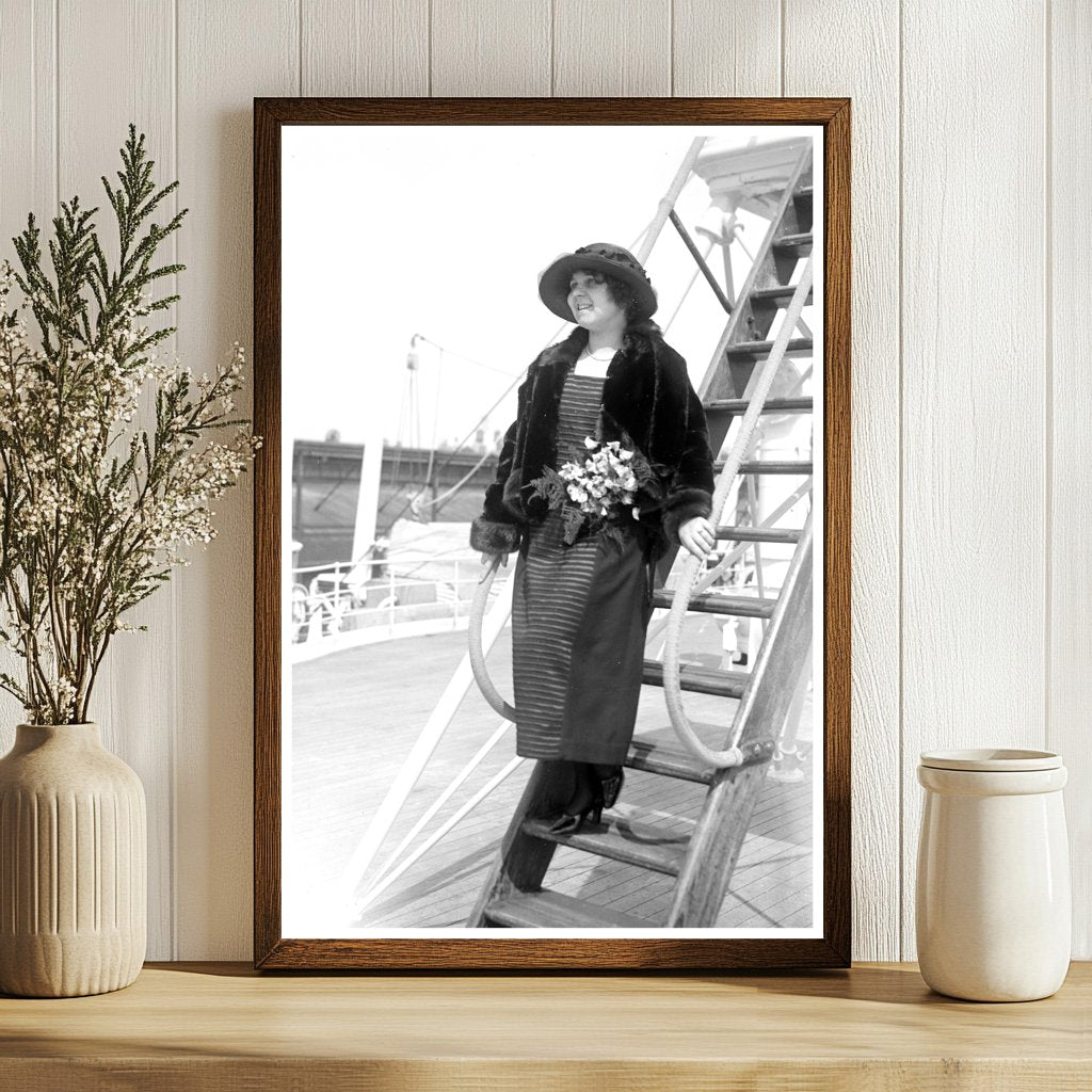 1920s Ivogun: Early News Photography Snapshot