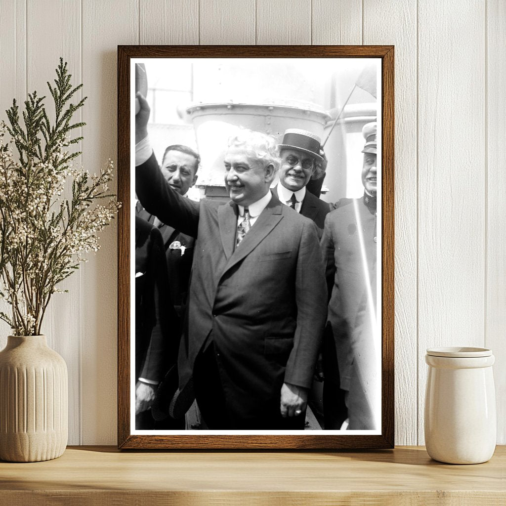 Timeless Portrait of 1920s Urban Life & Style