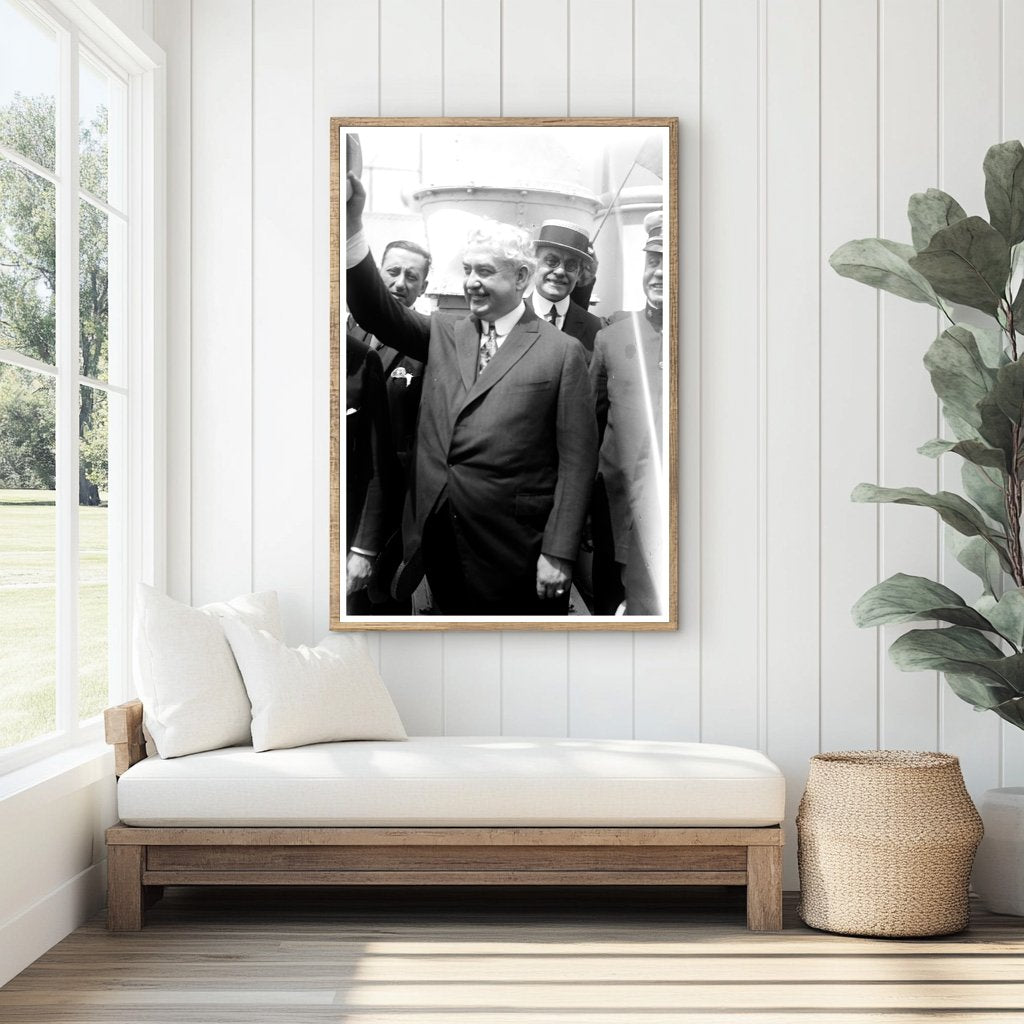 Timeless Portrait of 1920s Urban Life & Style