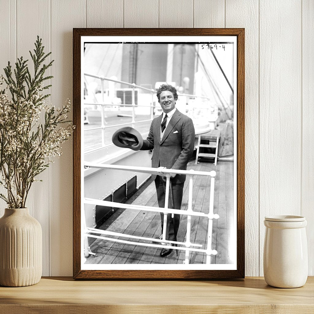 Operatic Legend Giovanni Martinelli Prepares to Board