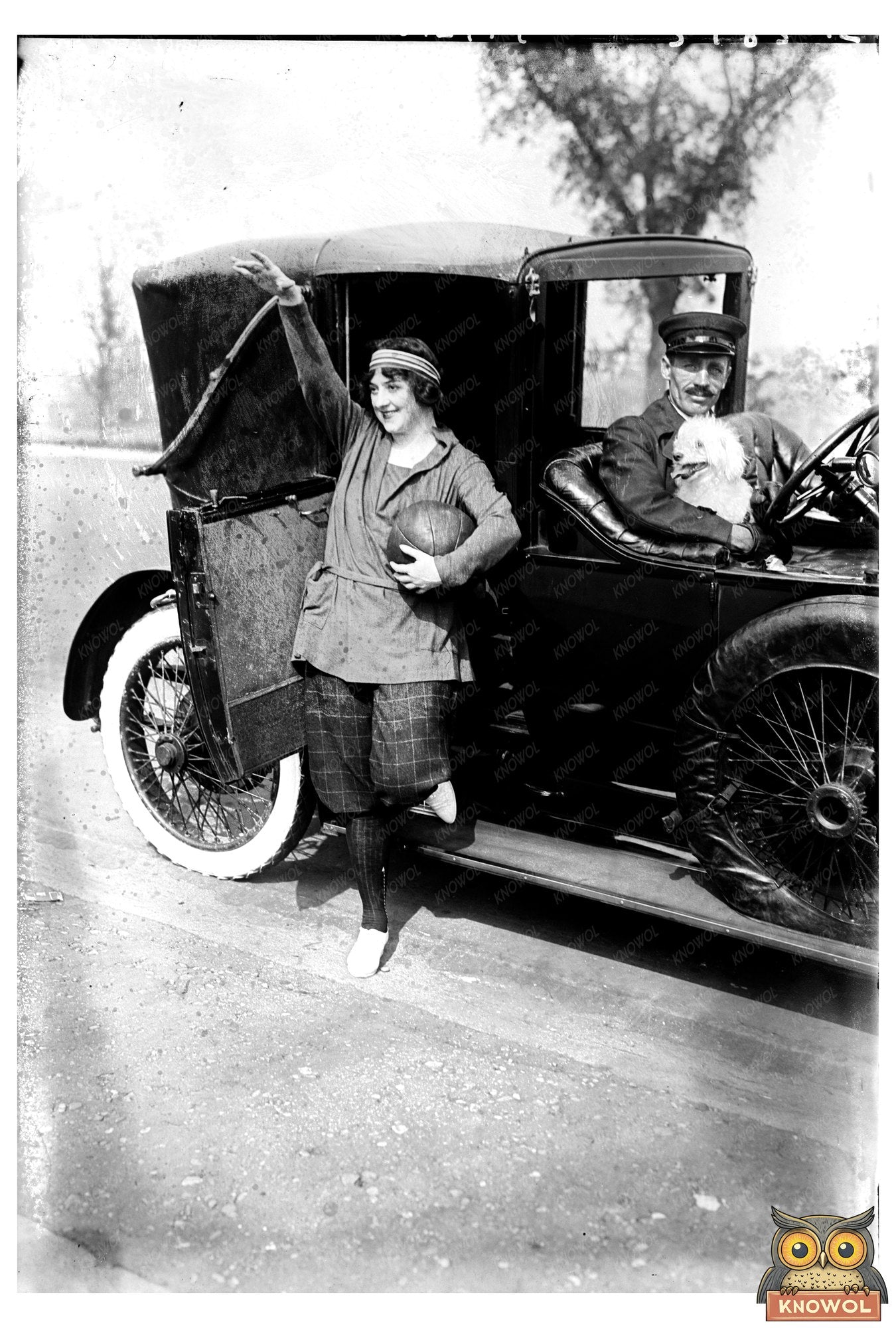 1920s Vintage Portrait of Trendy Burgess Artist