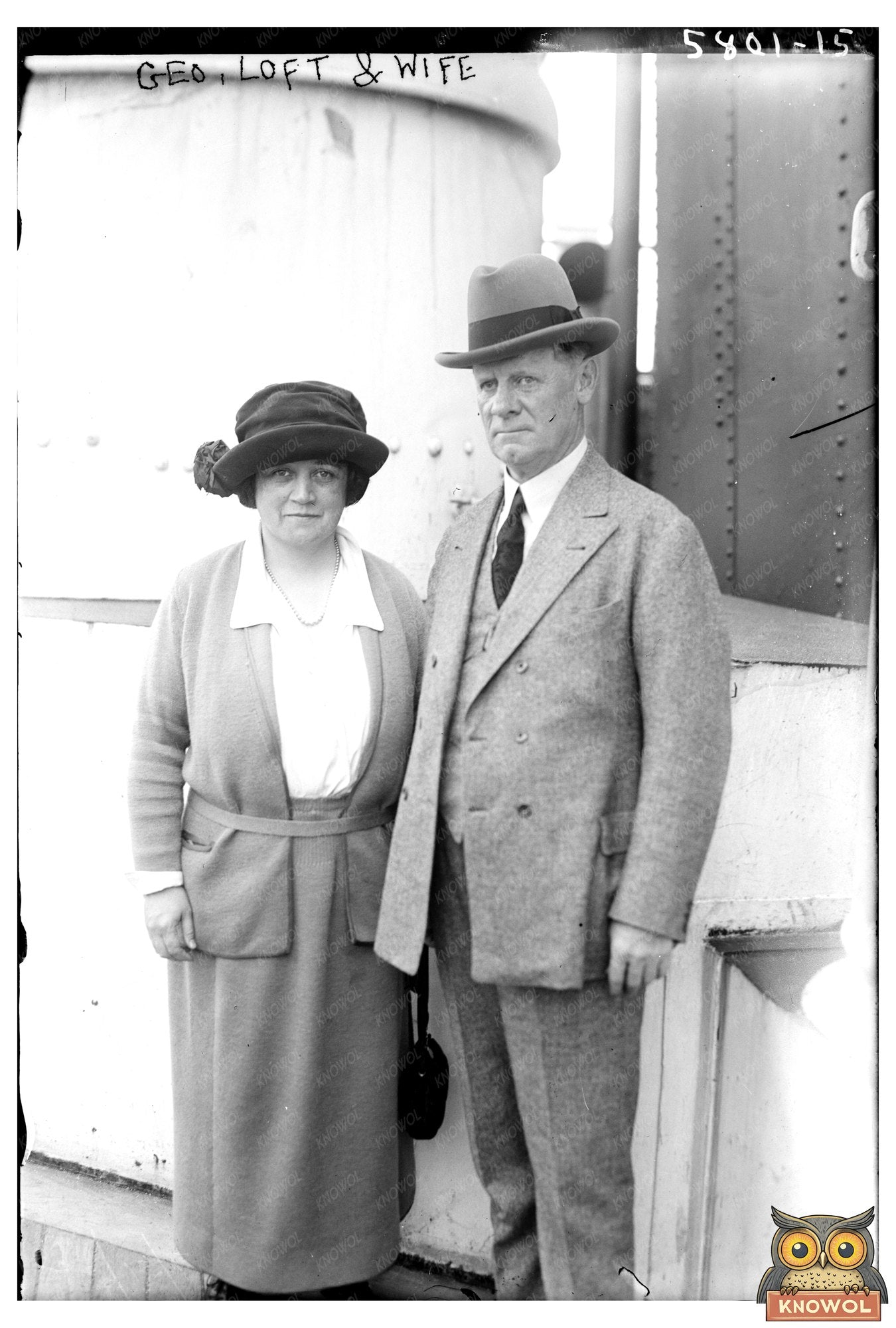 1920s American Couple Portrait: A Glimpse of Love