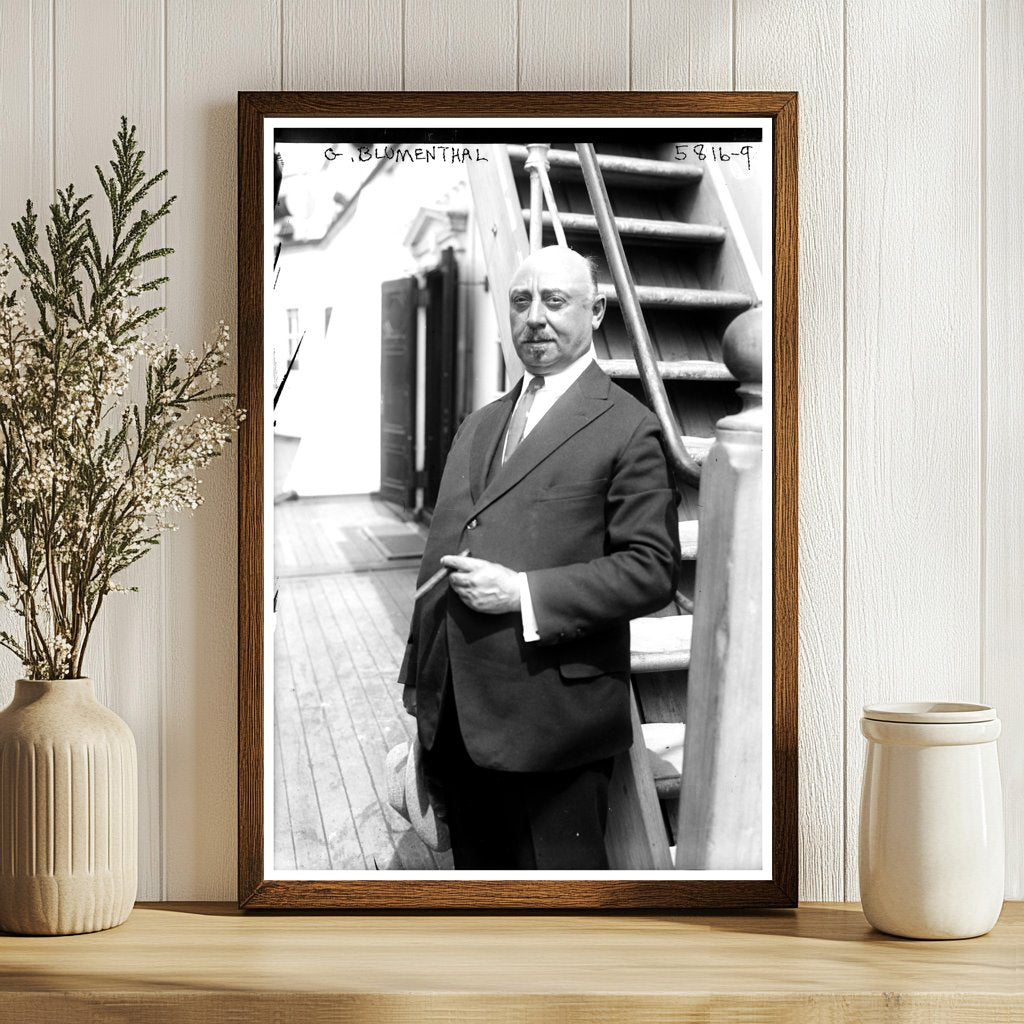 Urban Pioneer: Snapshot of 1920s American Life