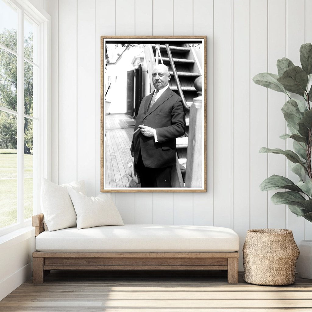 Urban Pioneer: Snapshot of 1920s American Life