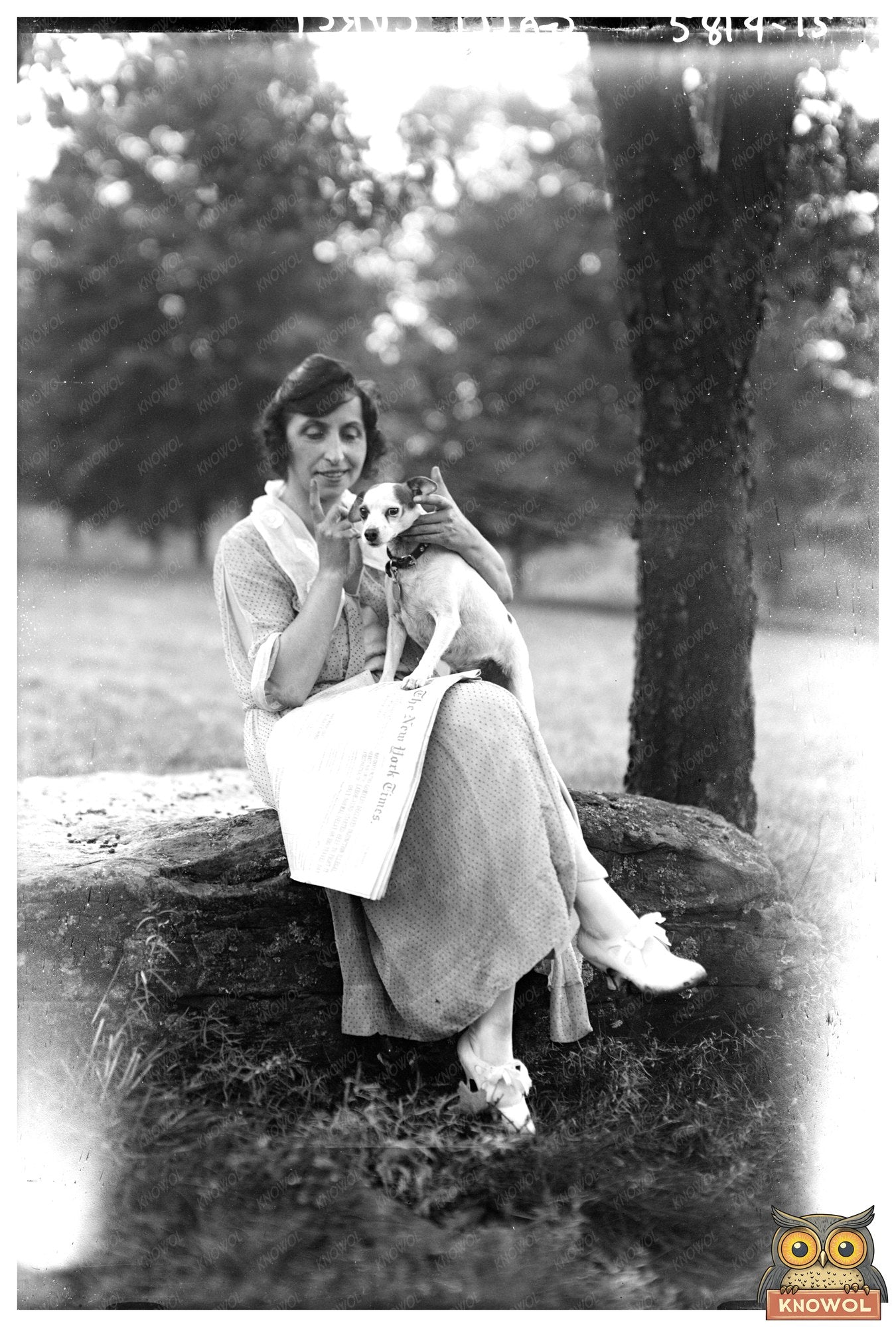Captivating 1920s Opera Diva in Performance