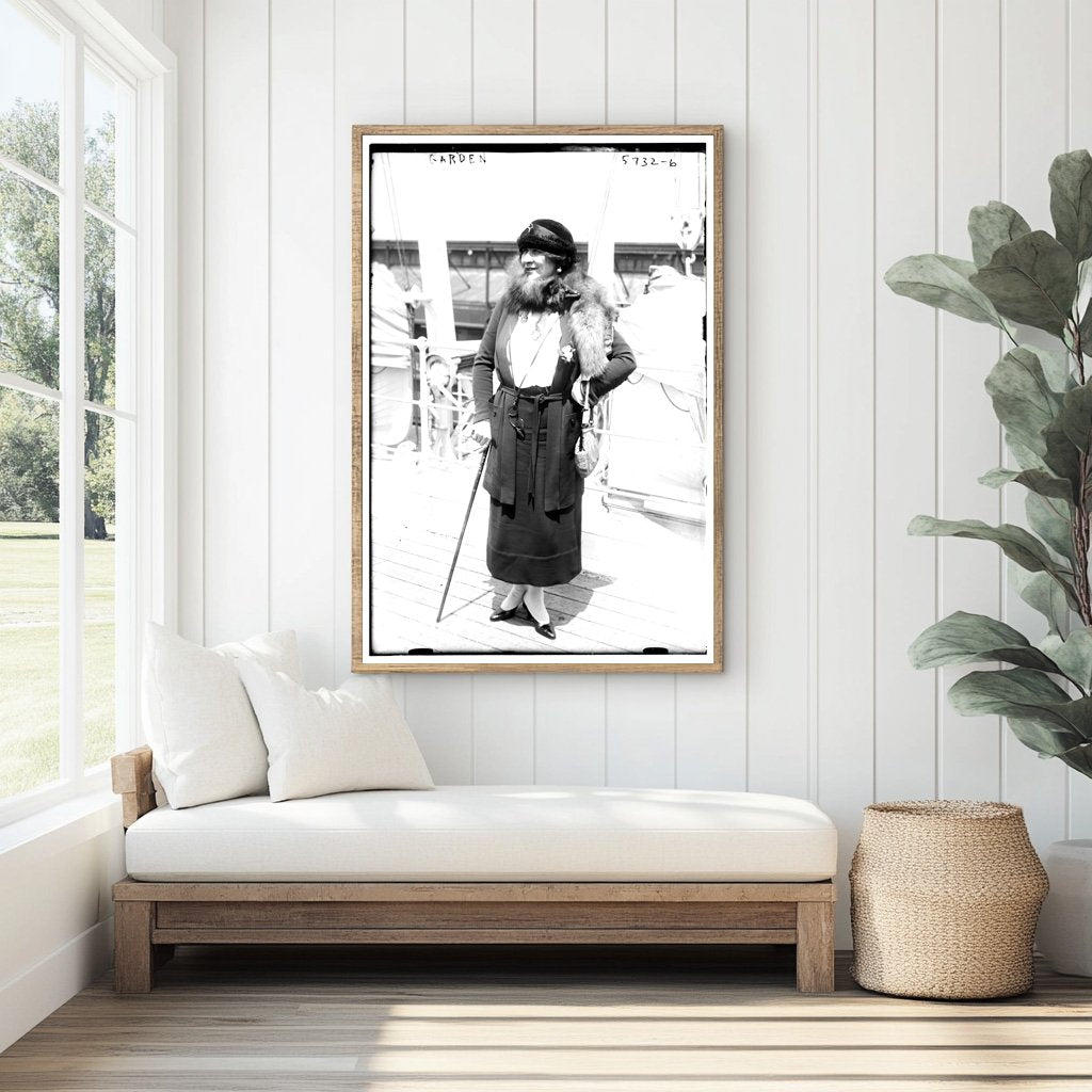 1920s Vintage Garden: A Blooming Historical Retreat