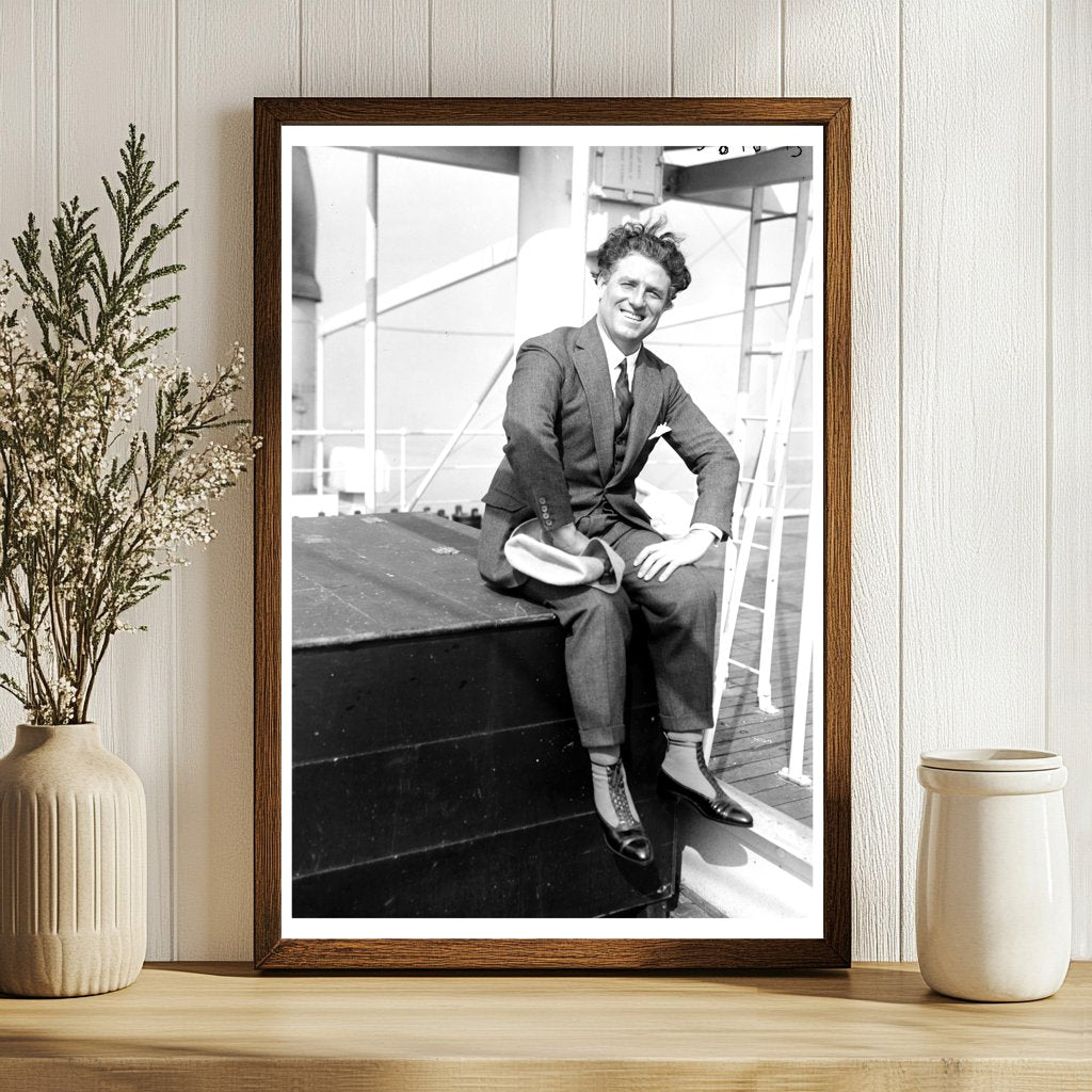 Vintage 1920s Street Scene: A Glimpse of Urban Life